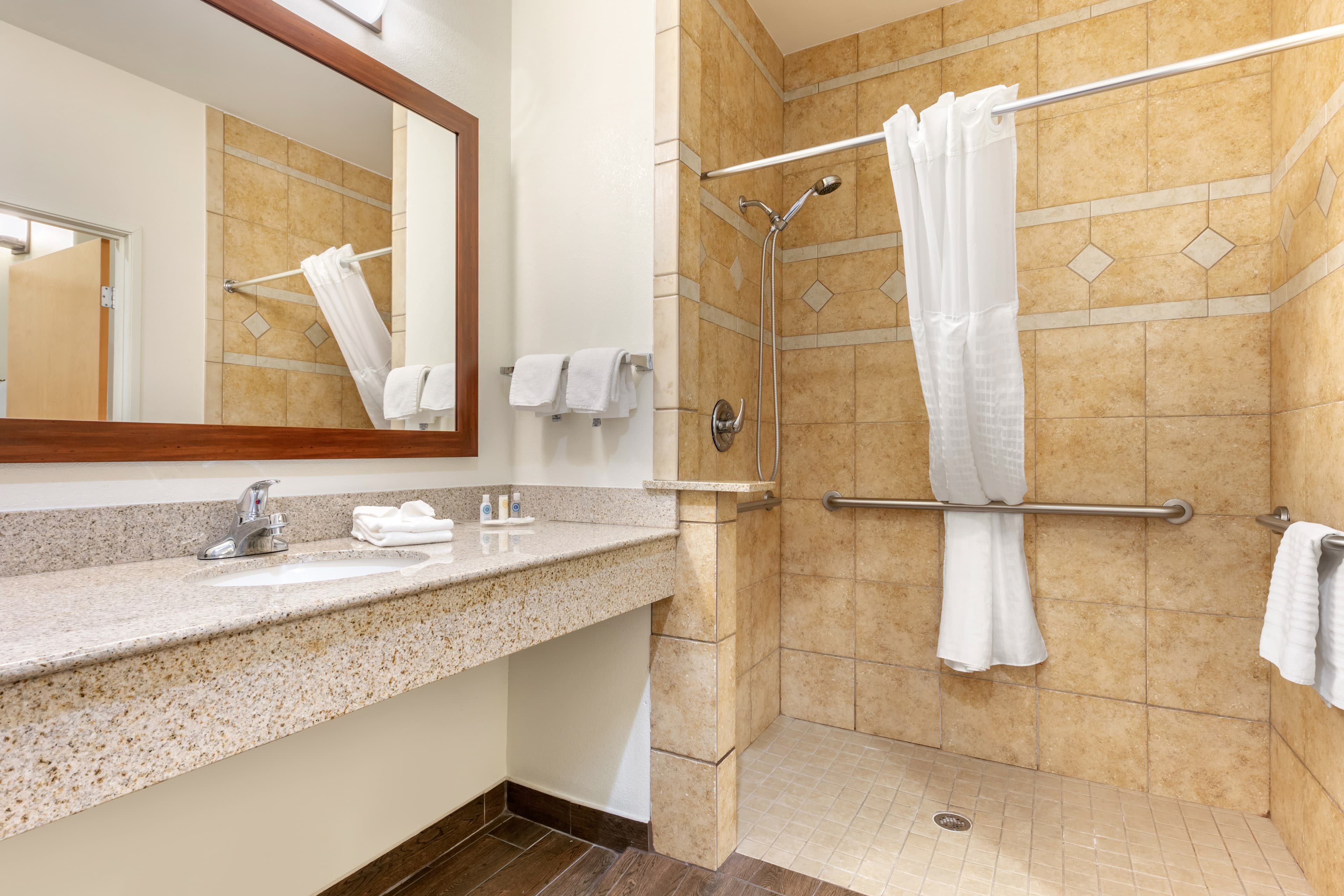 Comfort Suites Batesville — 6