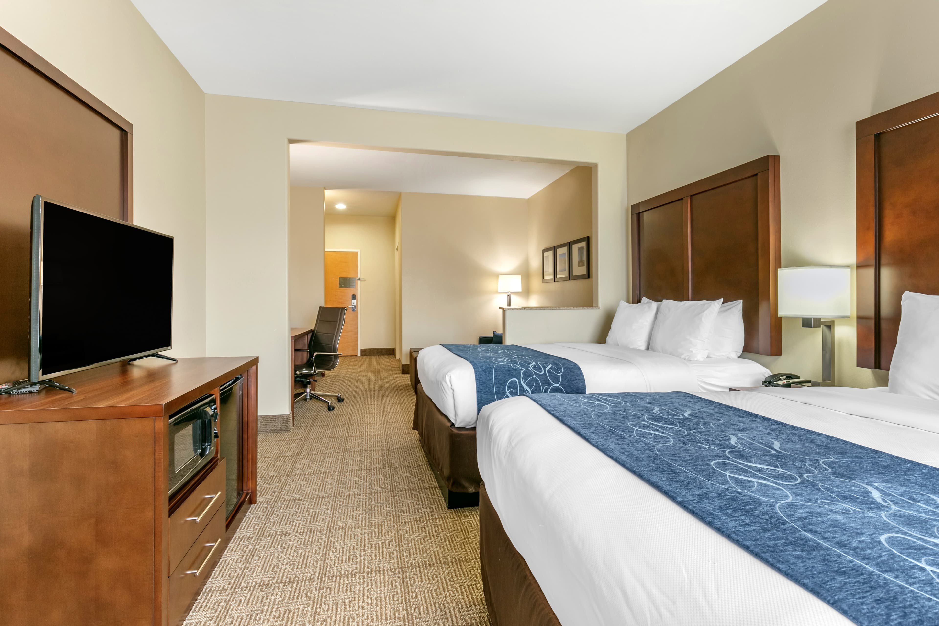 Comfort Suites Batesville — 16