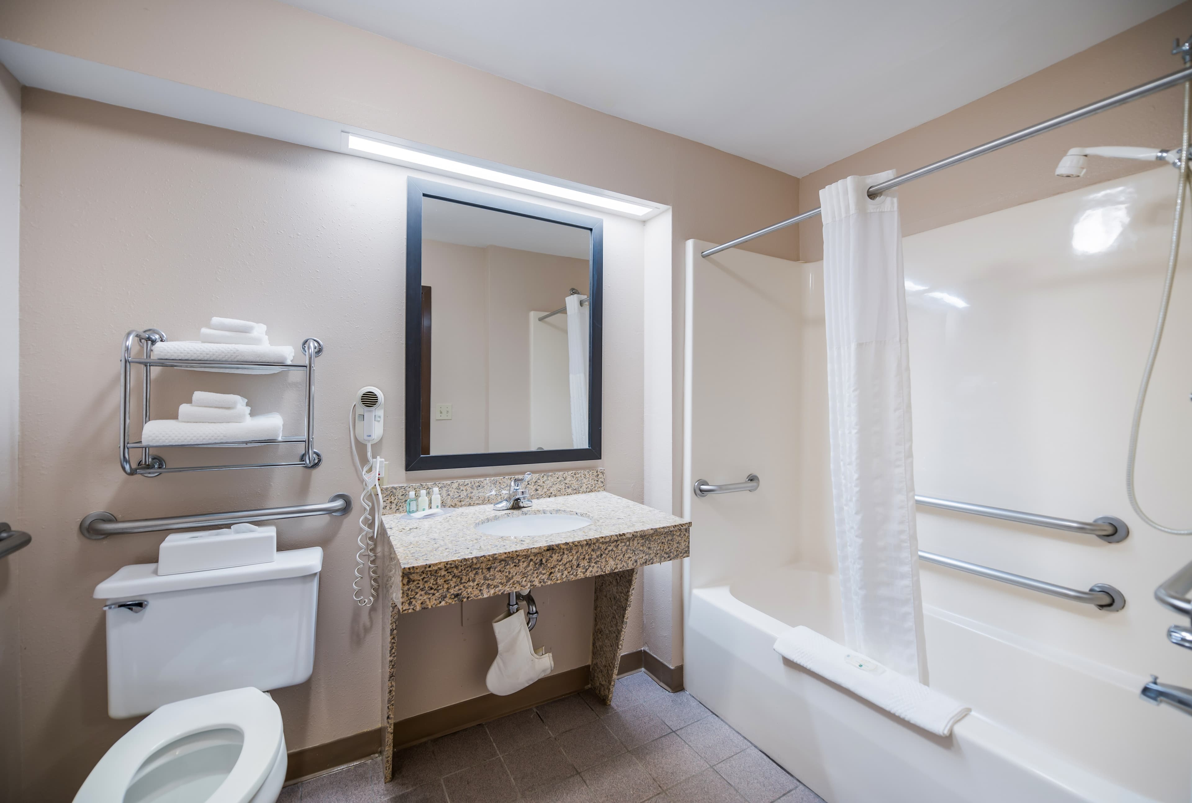 Quality Inn Jacksonville near Little Rock Air Force Base - Image 3