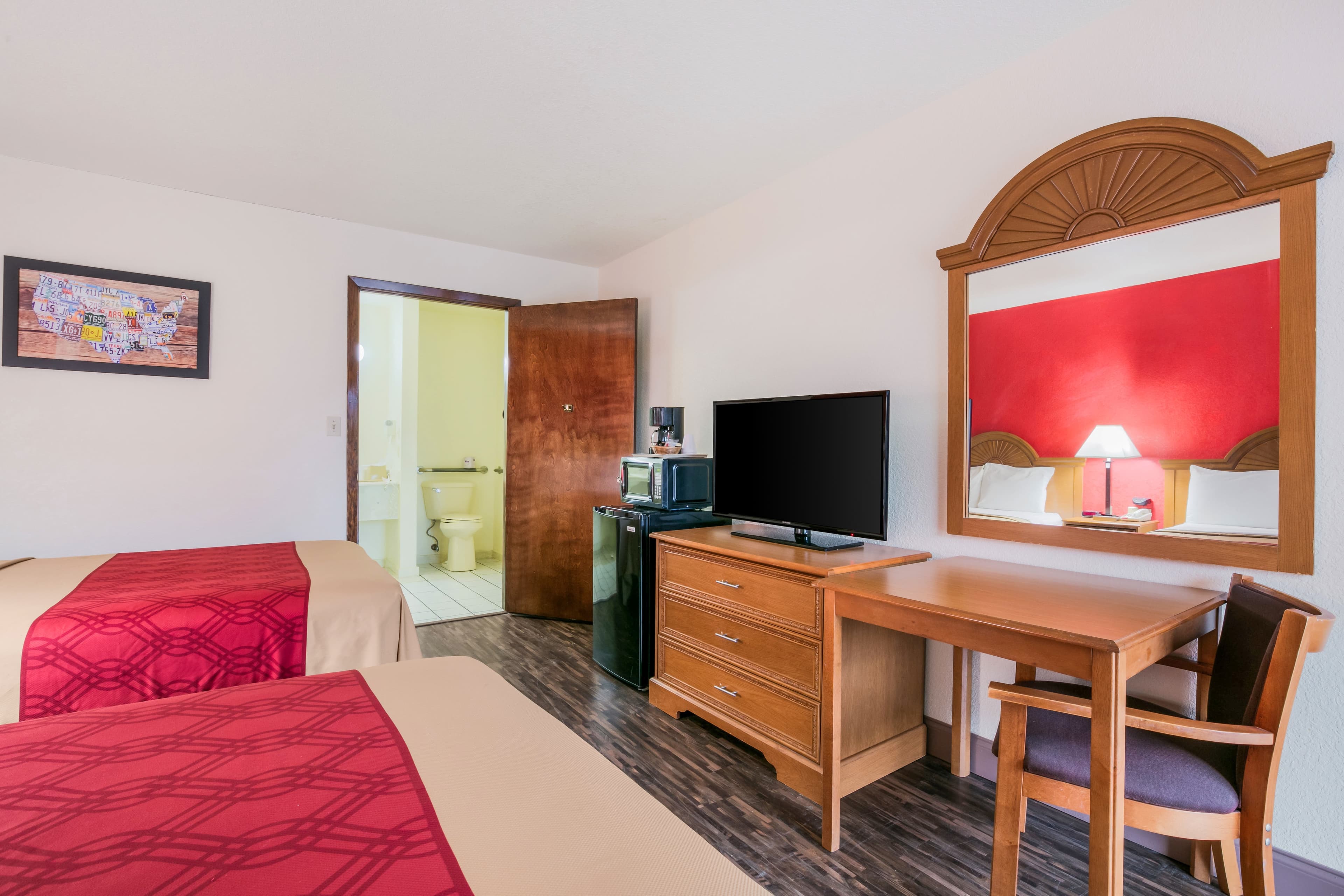 Econo Lodge & Suites Brinkley — 9