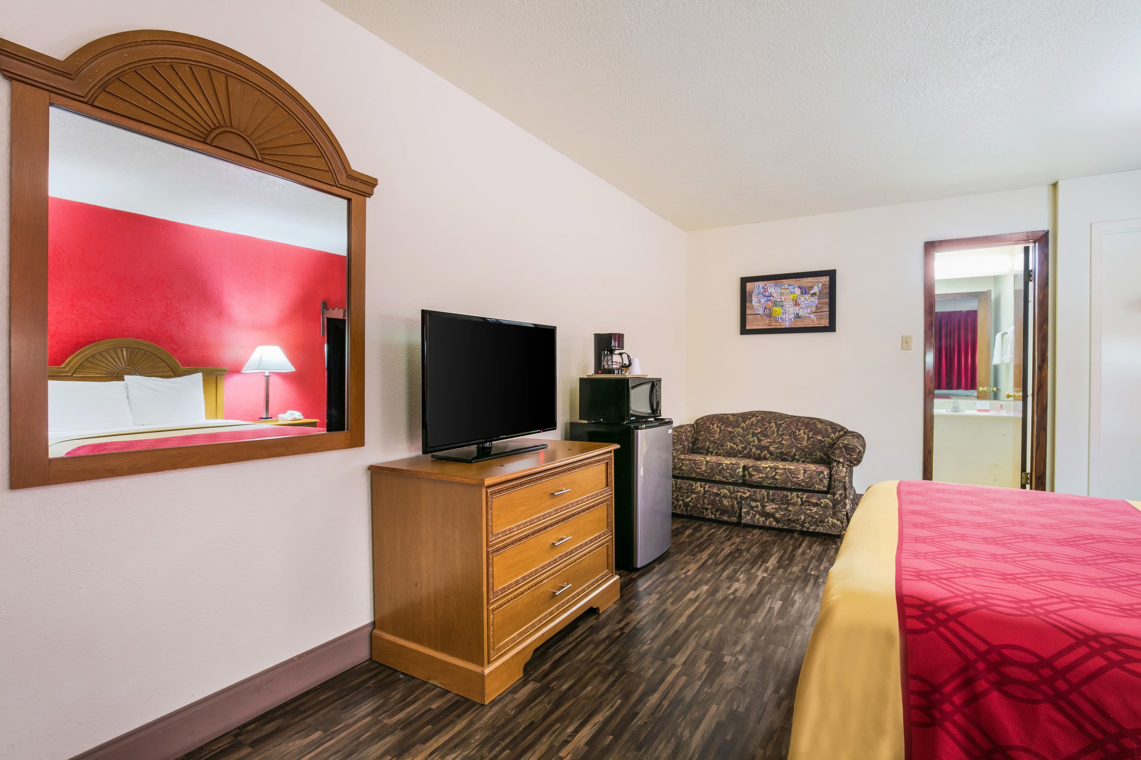 Econo Lodge & Suites Brinkley — 24