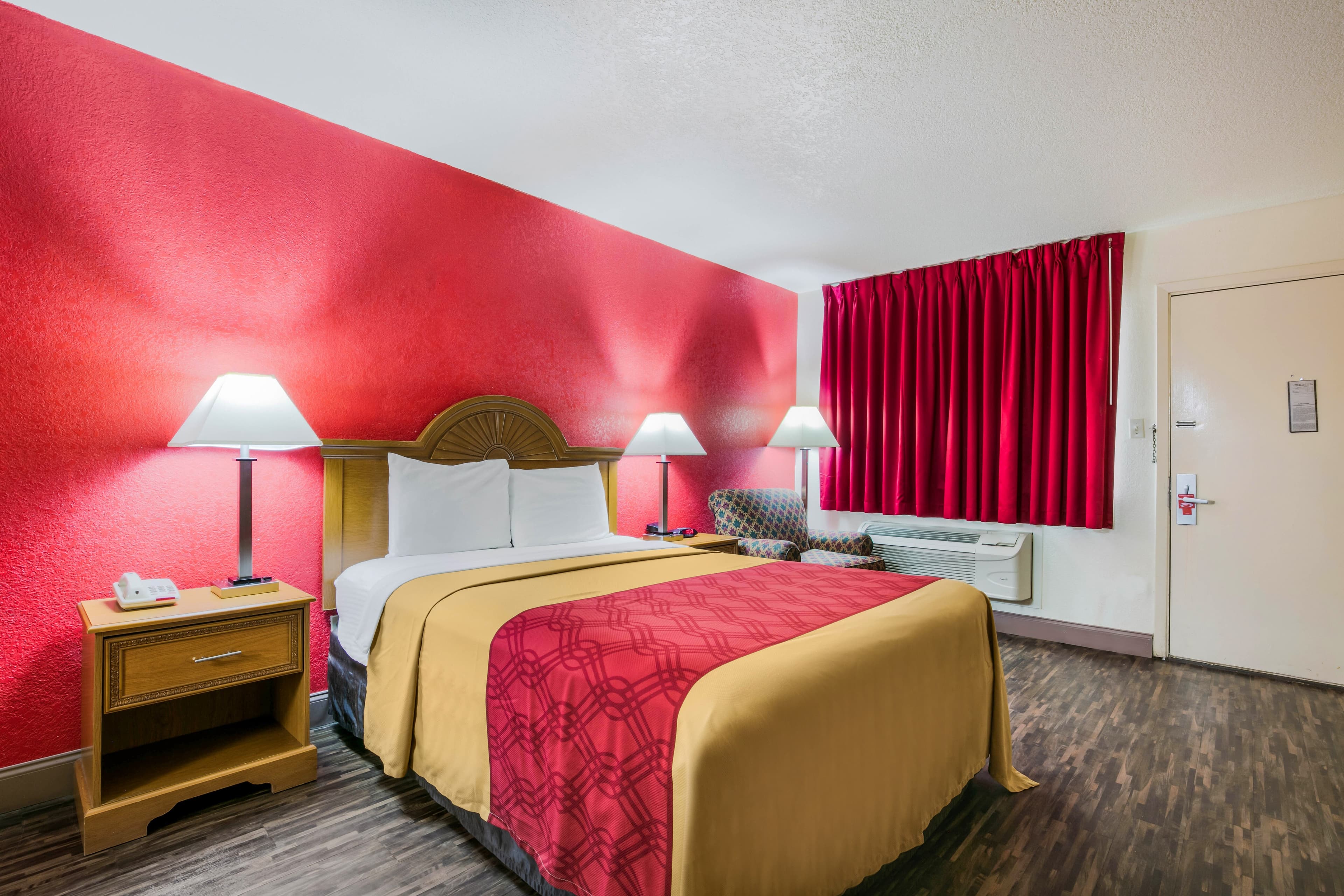 Econo Lodge & Suites Brinkley - Image 1
