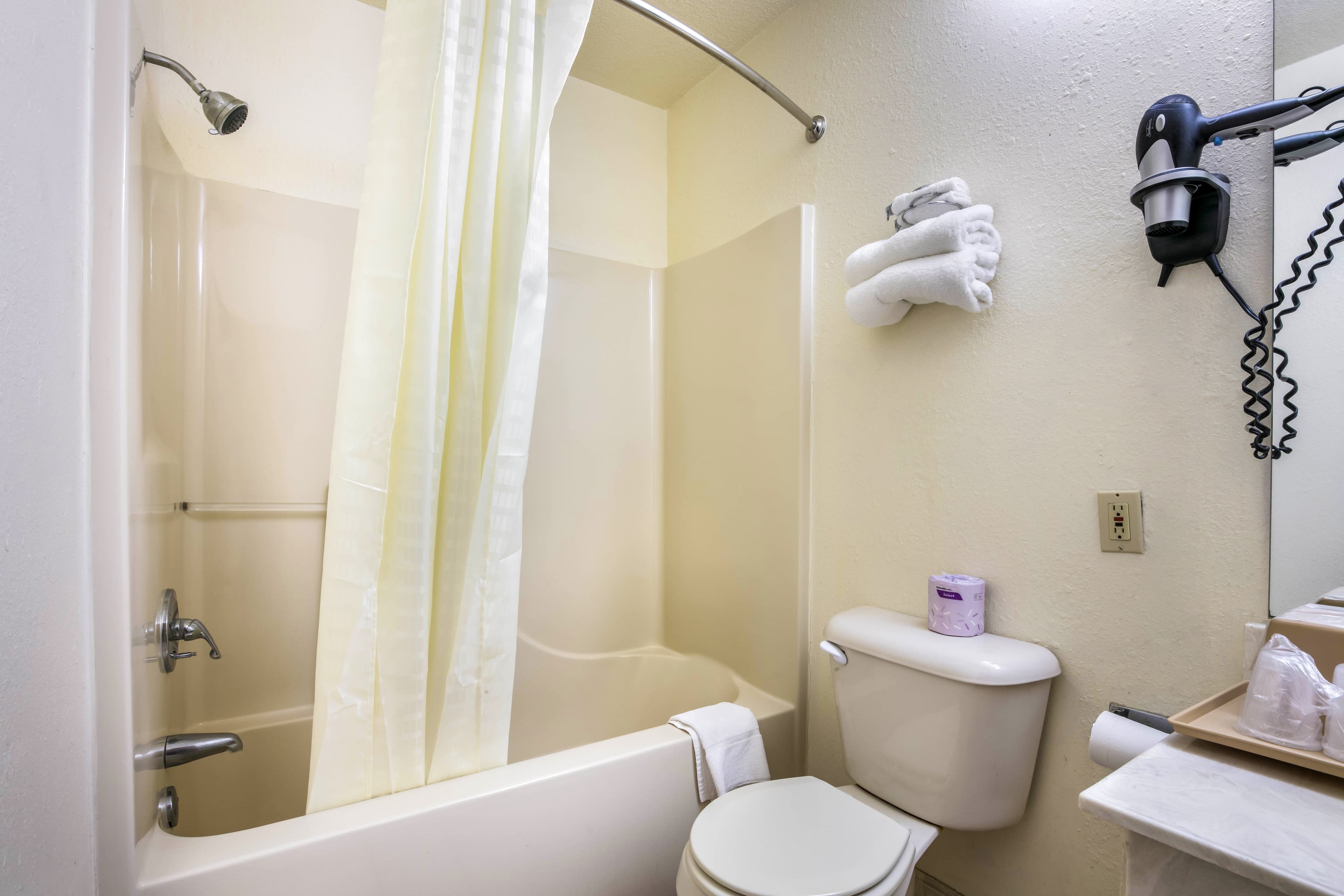 Econo Lodge & Suites Brinkley — 25