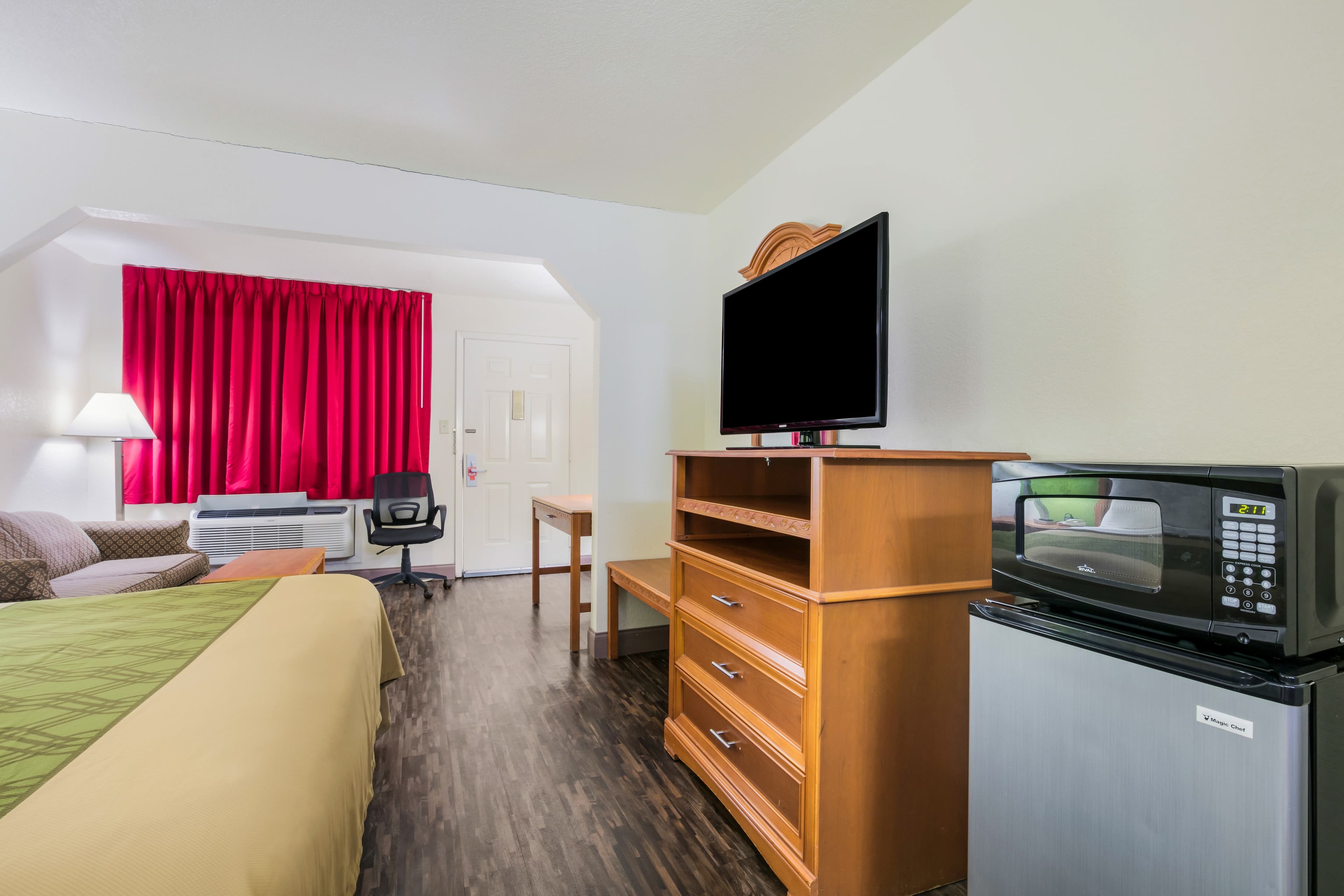 Econo Lodge & Suites Brinkley — 30
