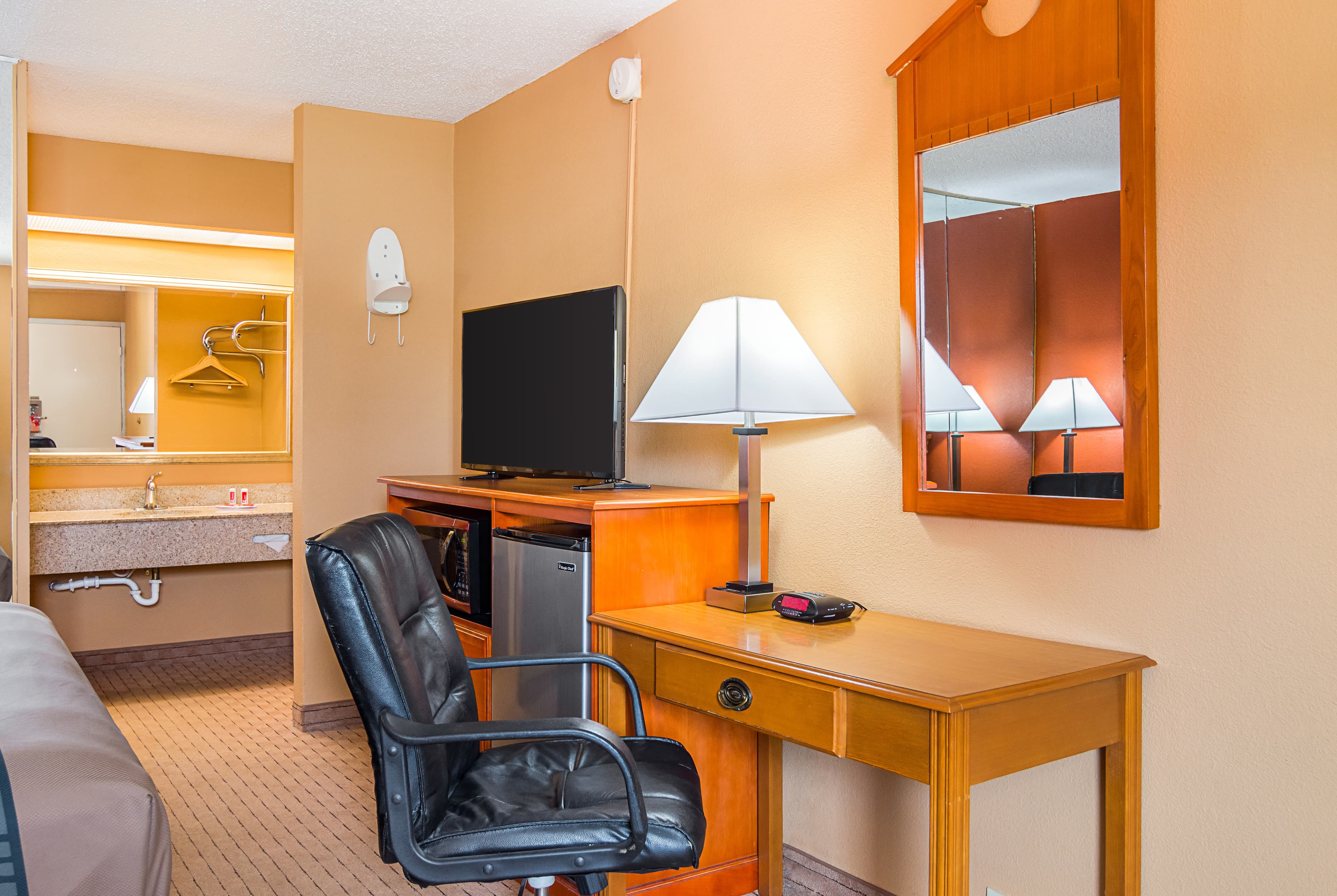 Econo Lodge Jacksonville near Little Rock Air Force Base - Image 5