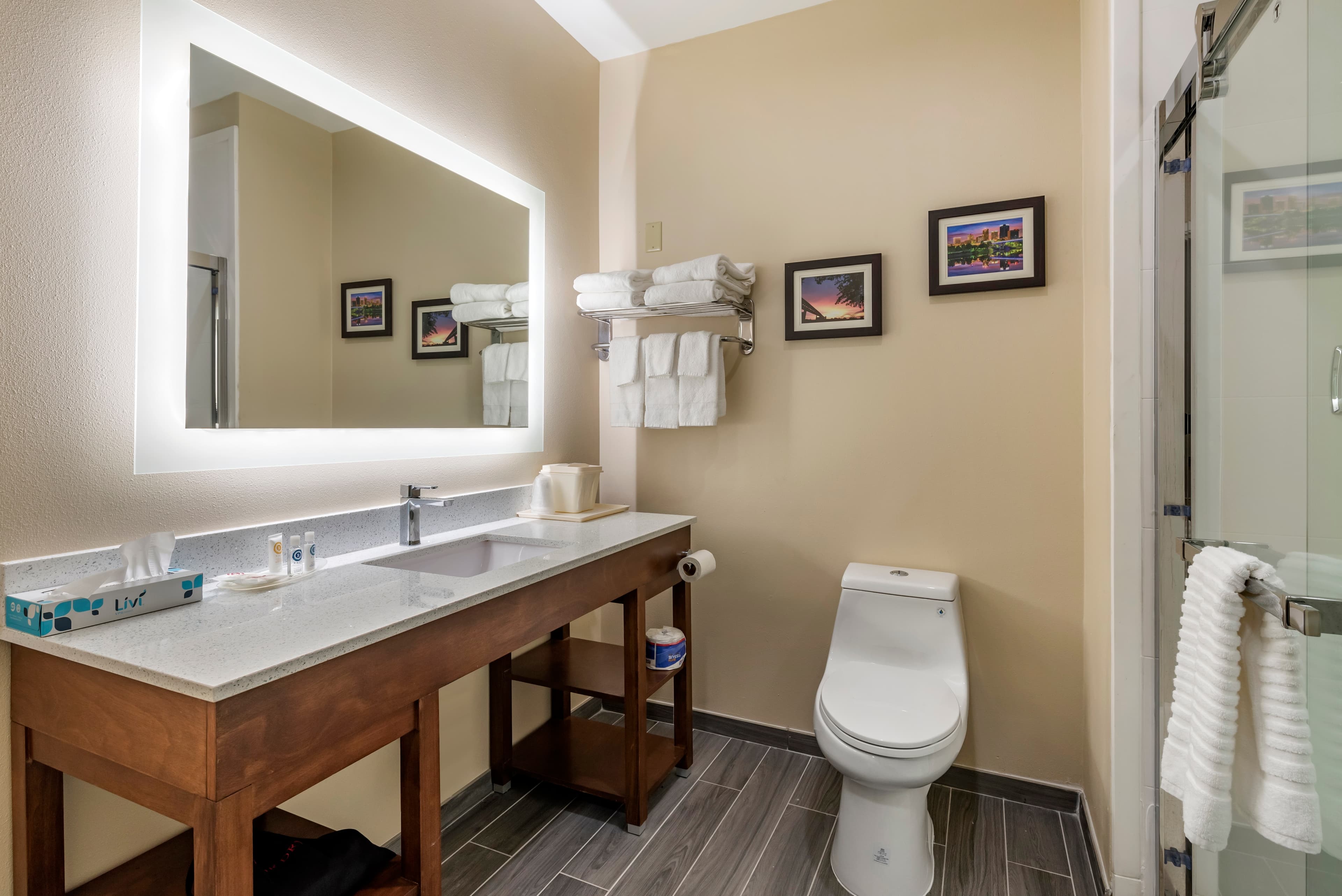 Comfort Suites West Memphis I-40 I-55 — 18