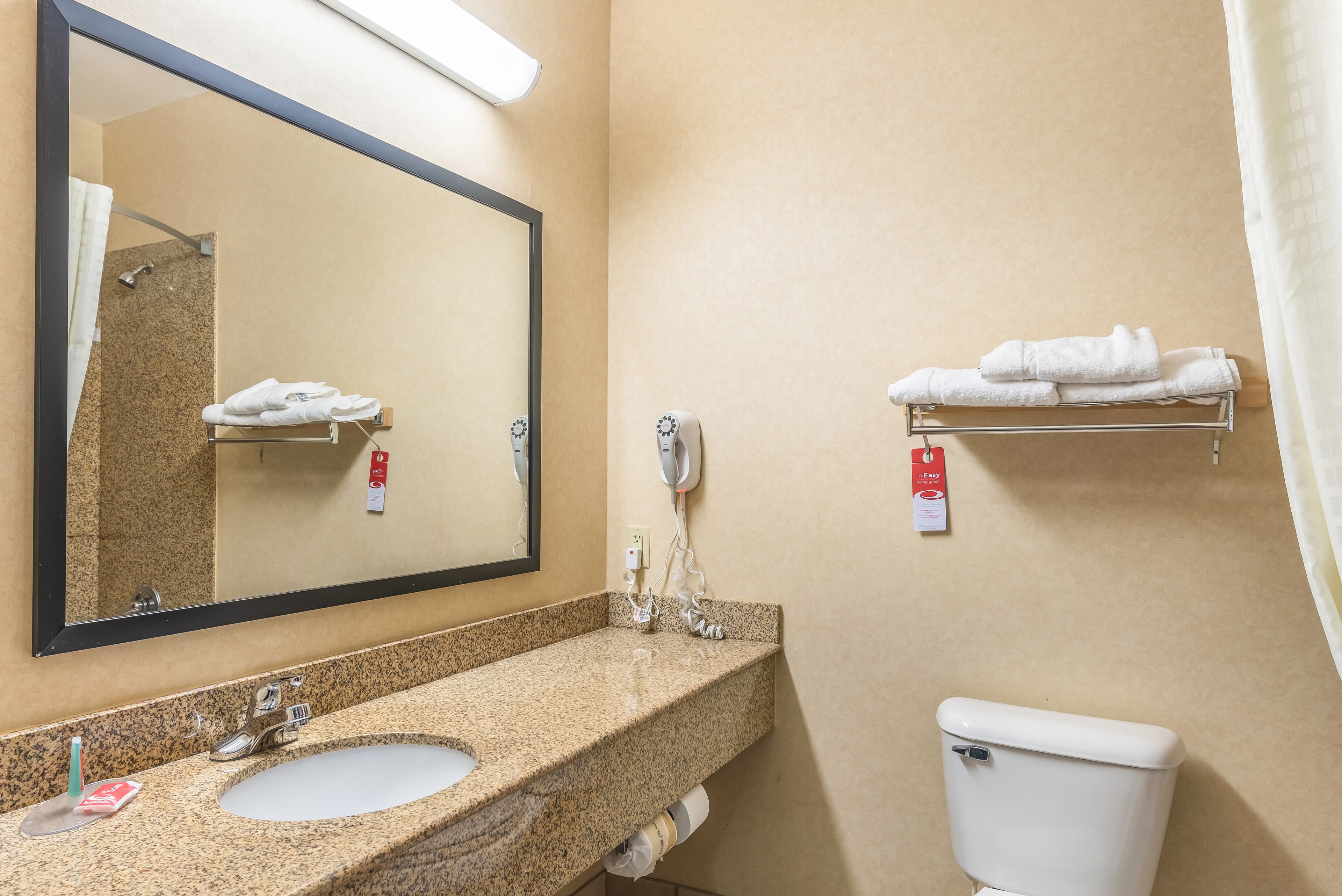 Econo Lodge Inn & Suites Pritchard Road North Little Rock - Image 2