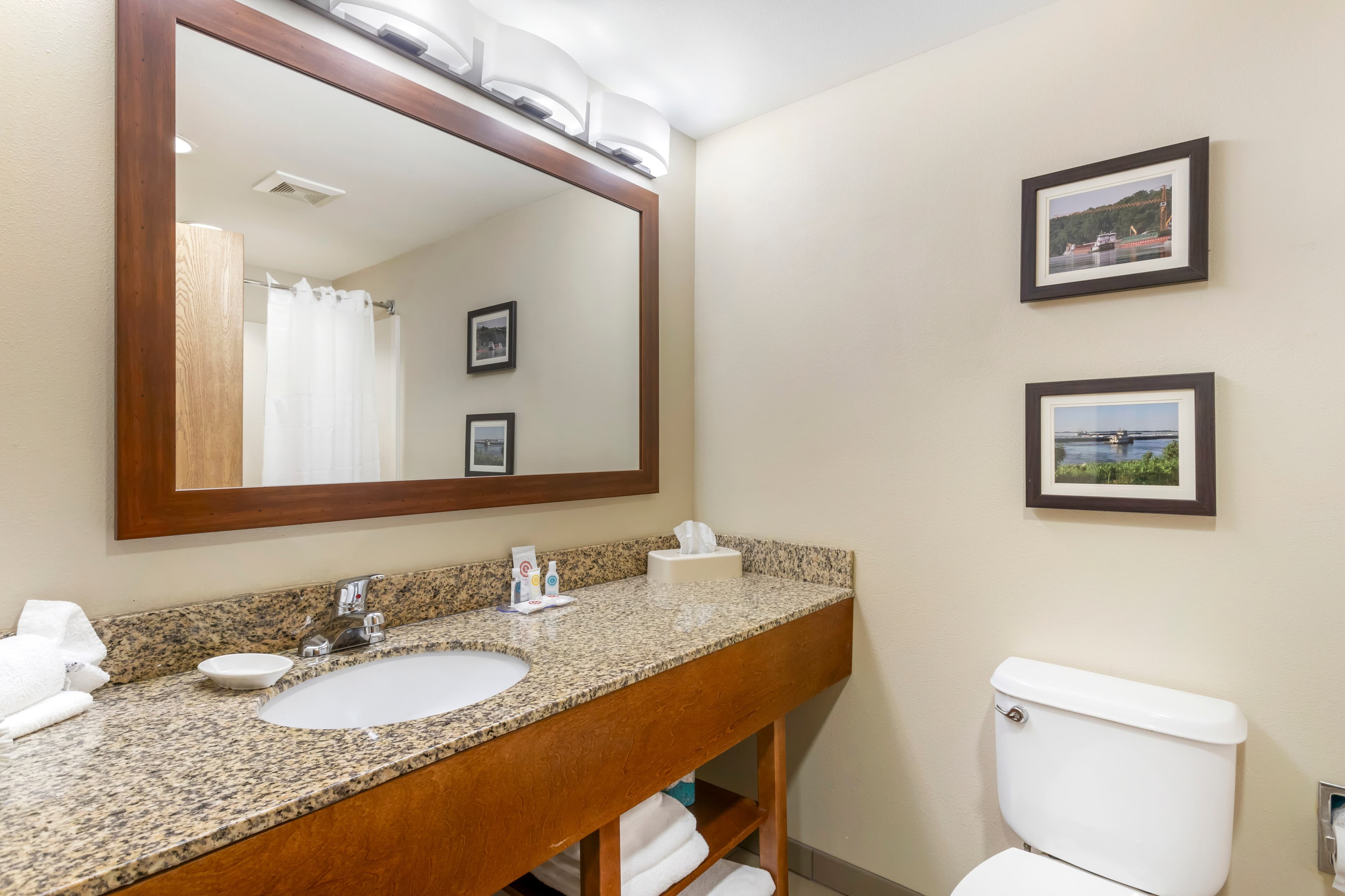 Comfort Inn & Suites Blytheville — 38