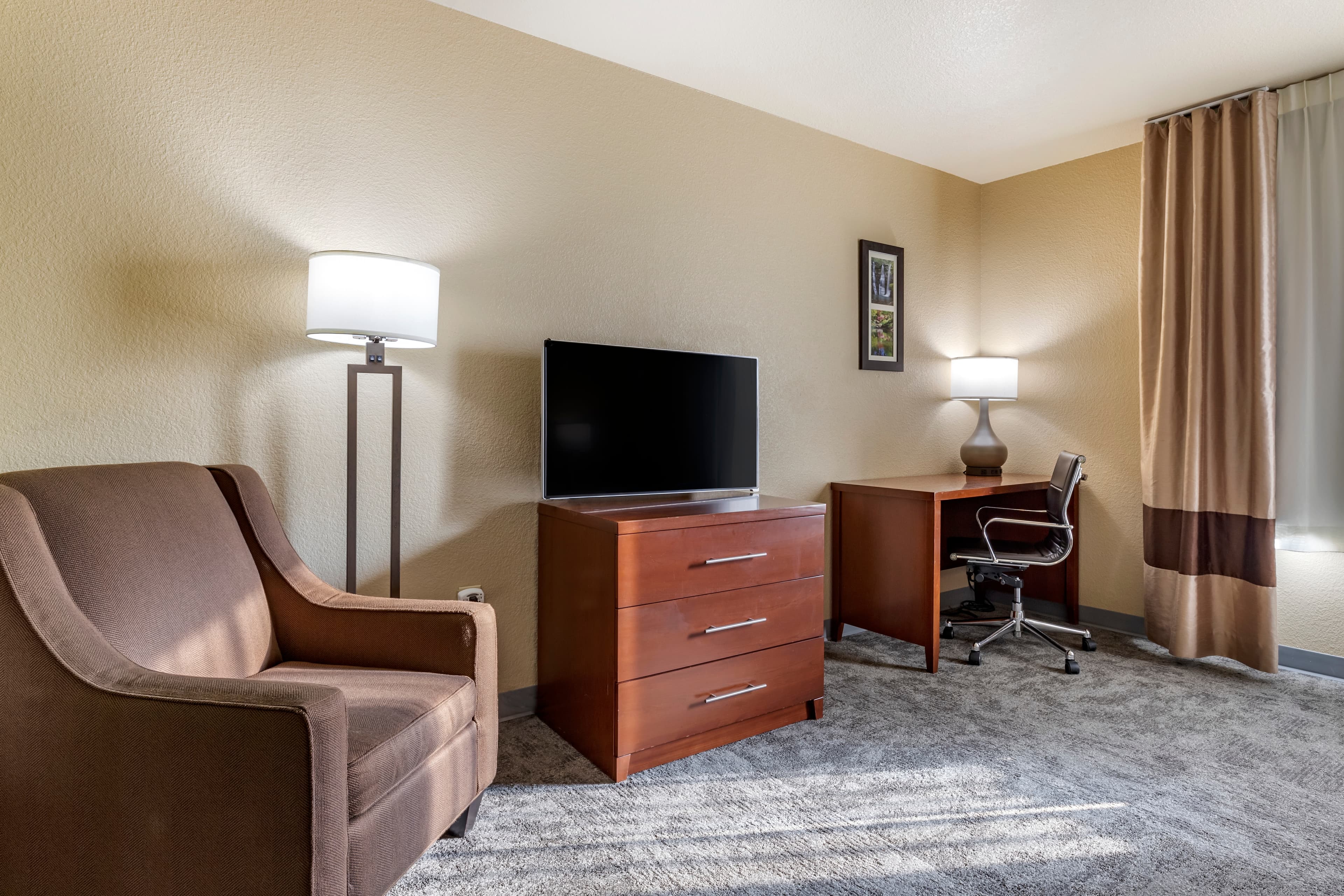 Comfort Inn Bentonville - Crystal Bridges - Image 5