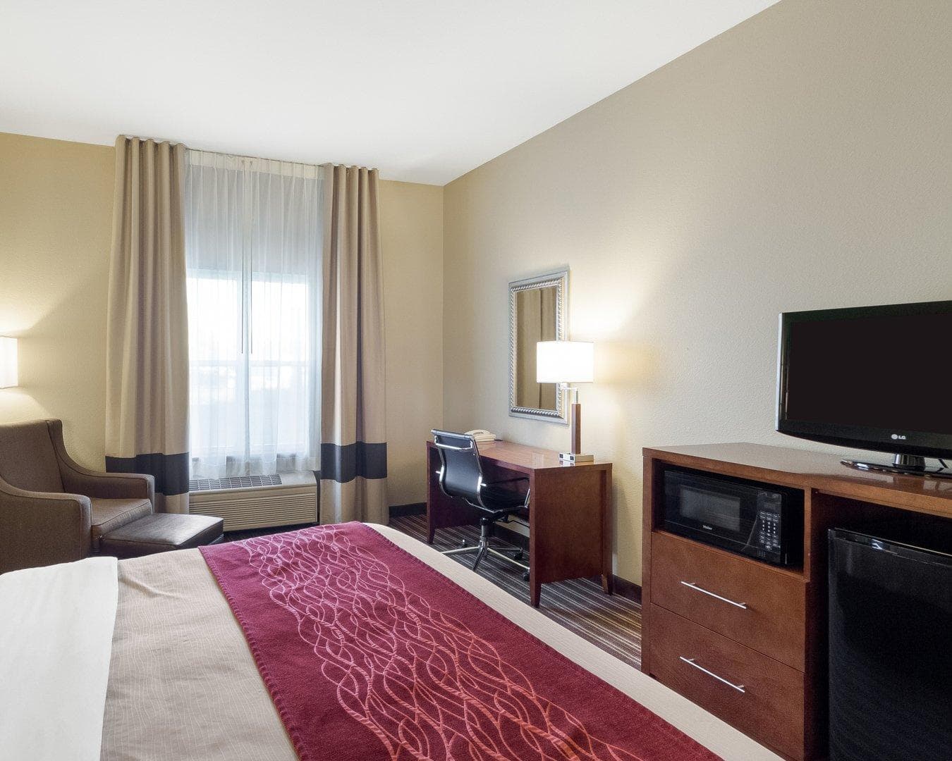 Comfort Inn & Suites Fayetteville-University Area — 8