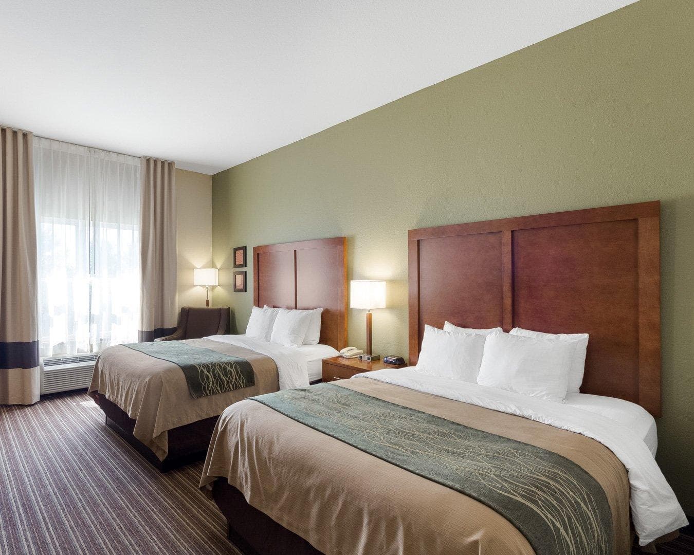 Comfort Inn & Suites Fayetteville-University Area - Image 1
