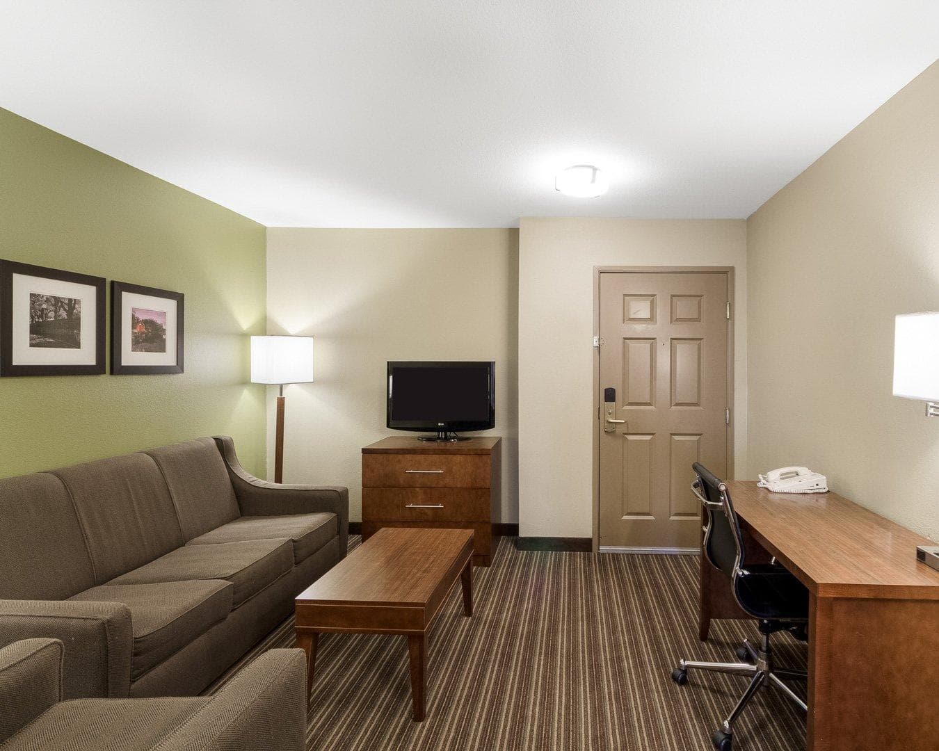 Comfort Inn & Suites Fayetteville-University Area - Image 4
