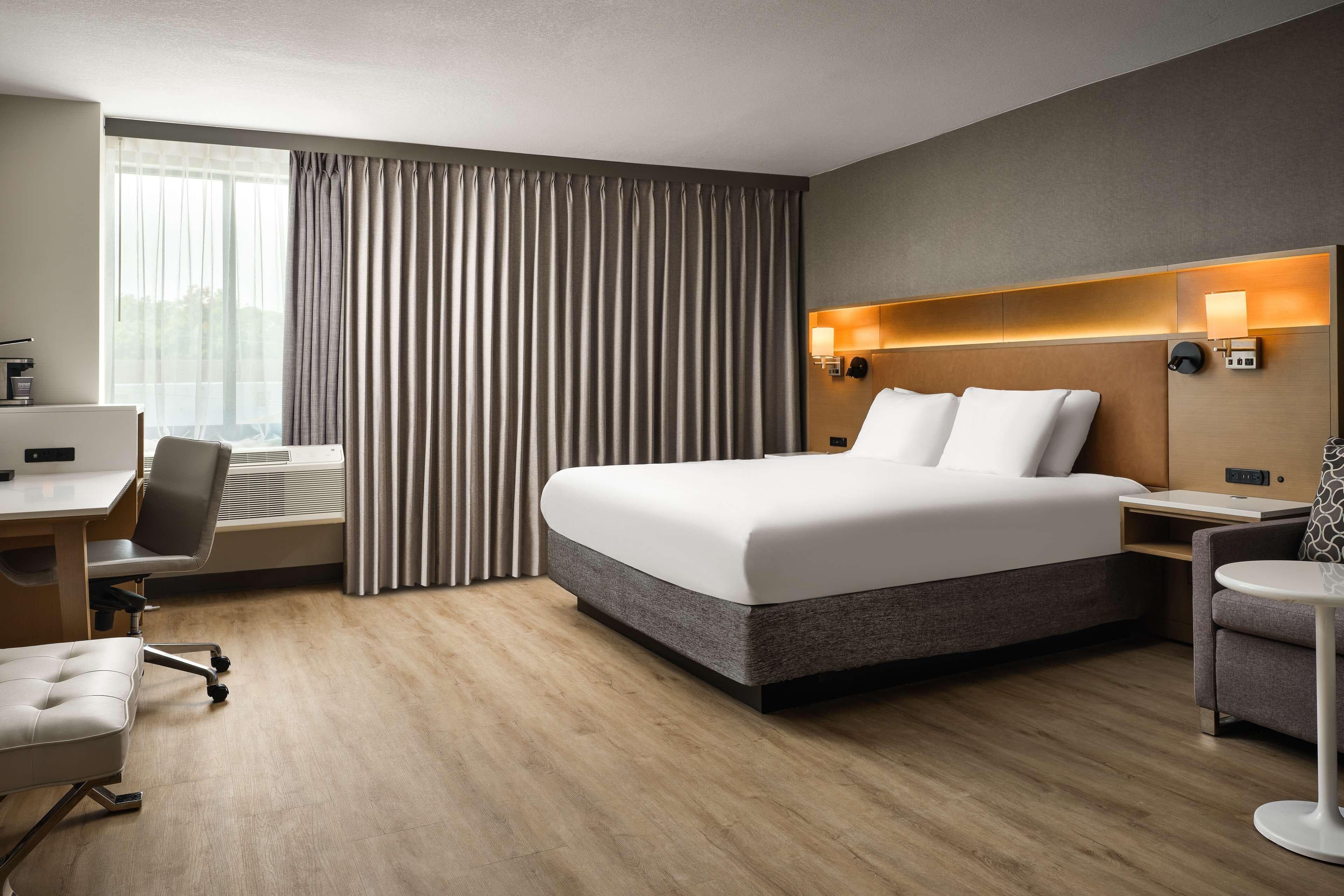 Radisson Hotel West Memphis - Image 2