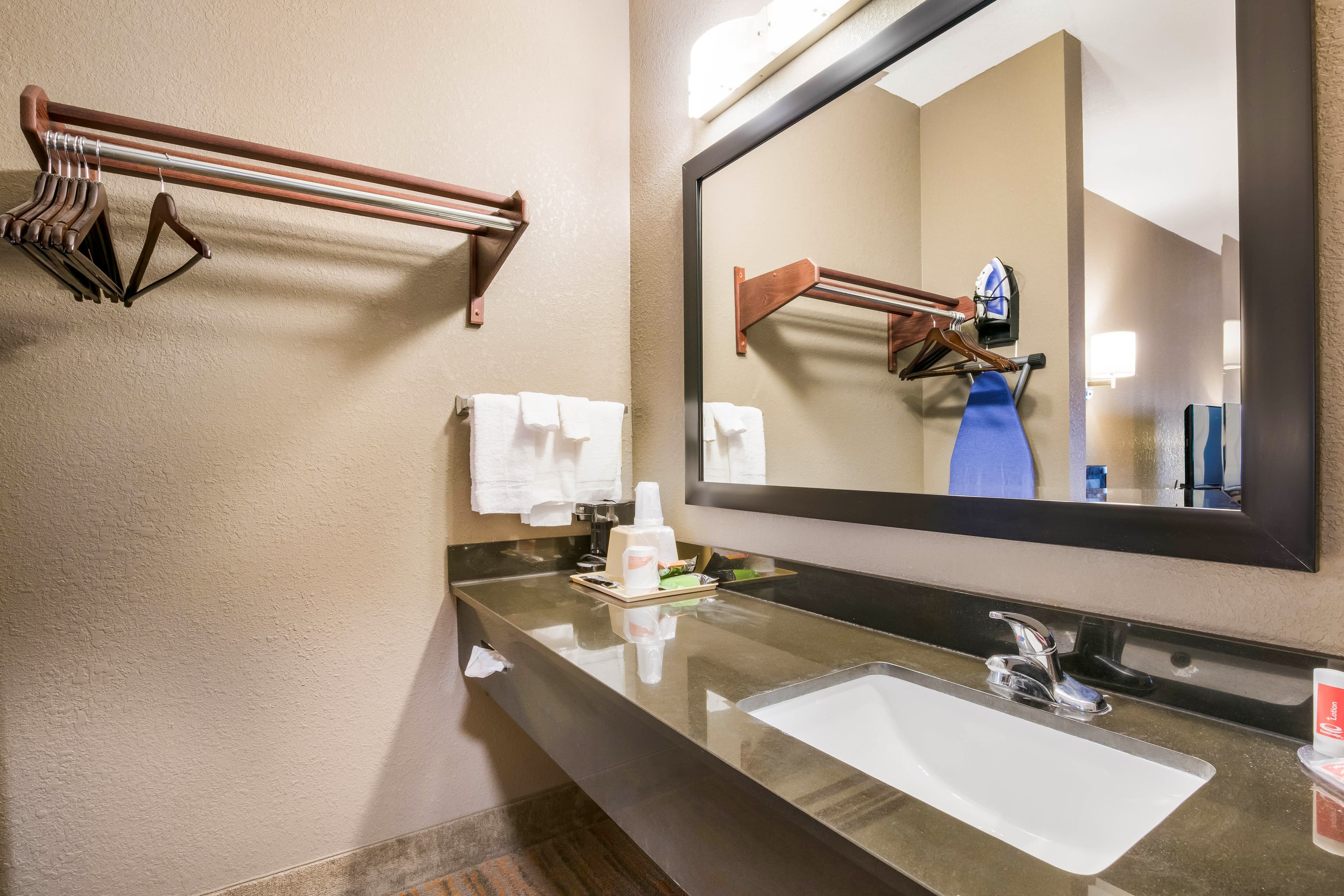 Econo Lodge Forrest City I-40 — 17