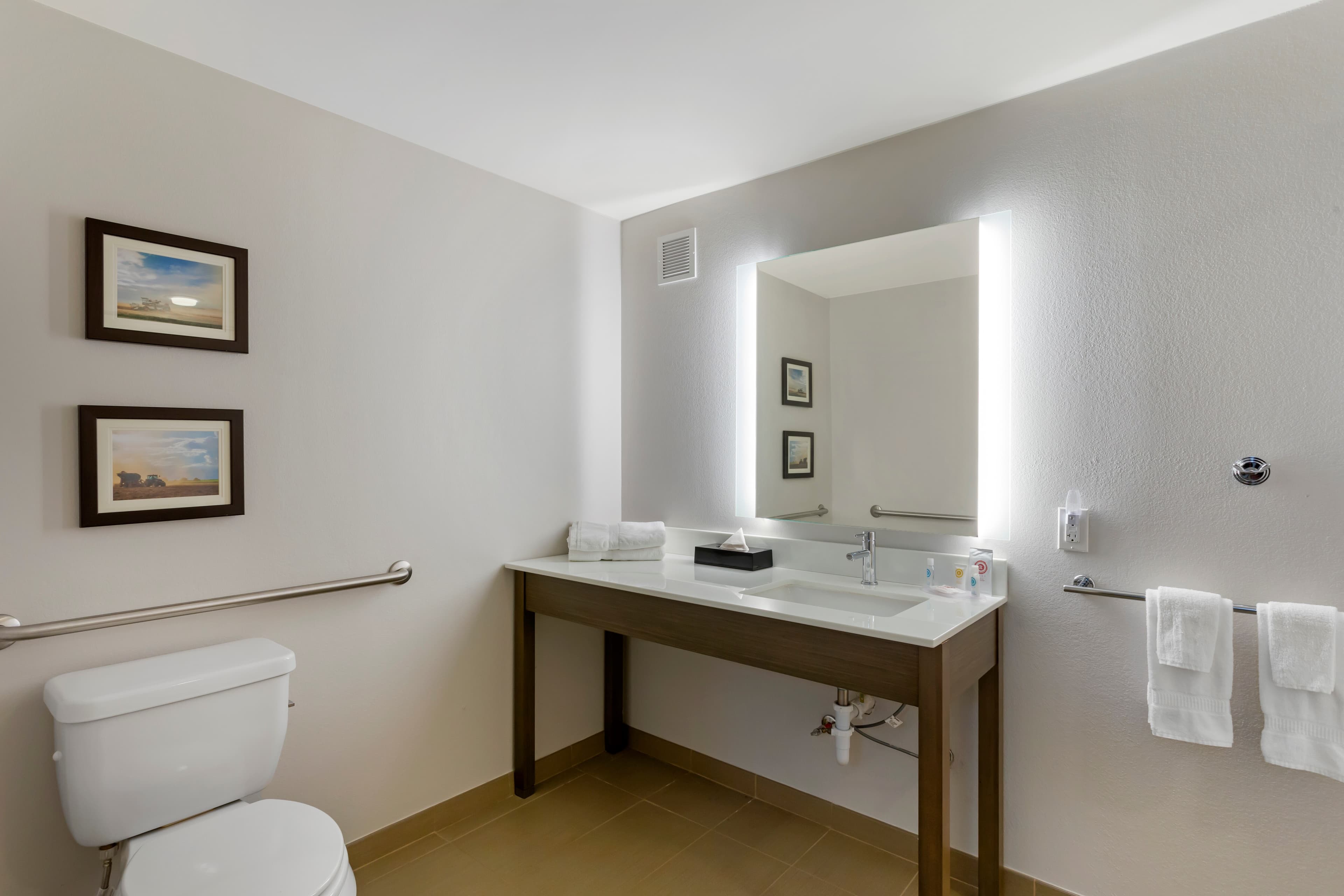 Comfort Inn Jonesboro Central - Image 3