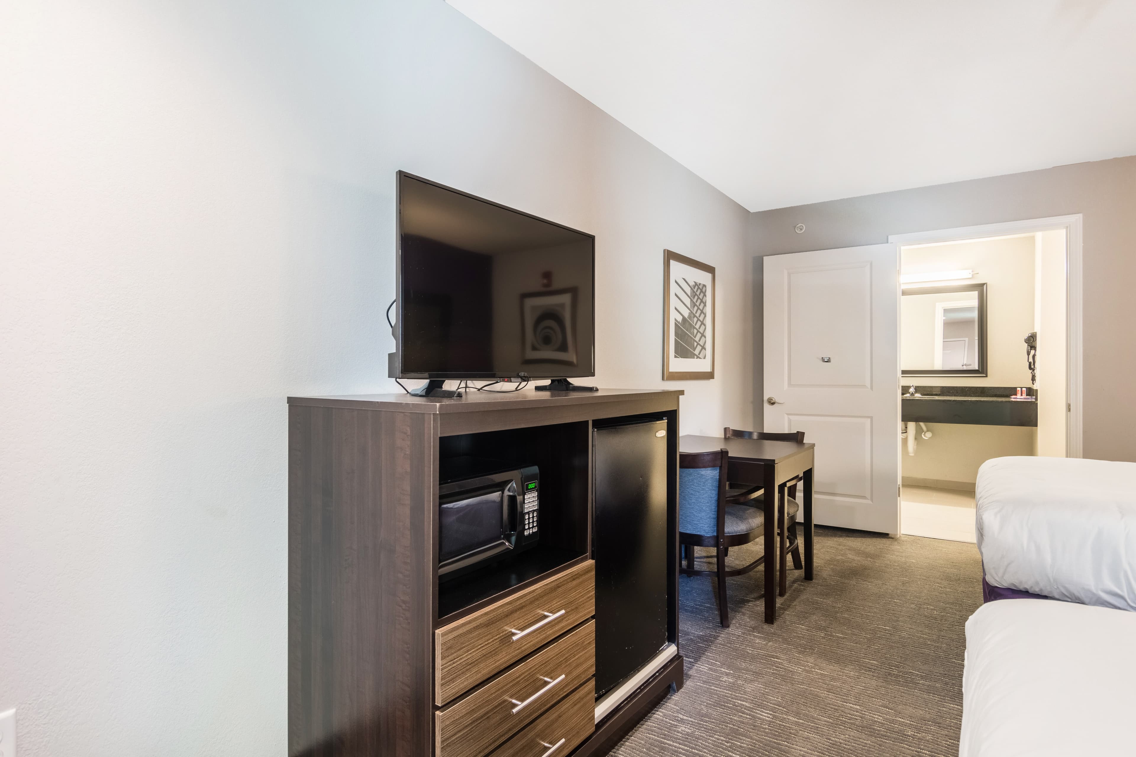 Econo Lodge Inn & Suites North Little Rock near Riverfront — 21