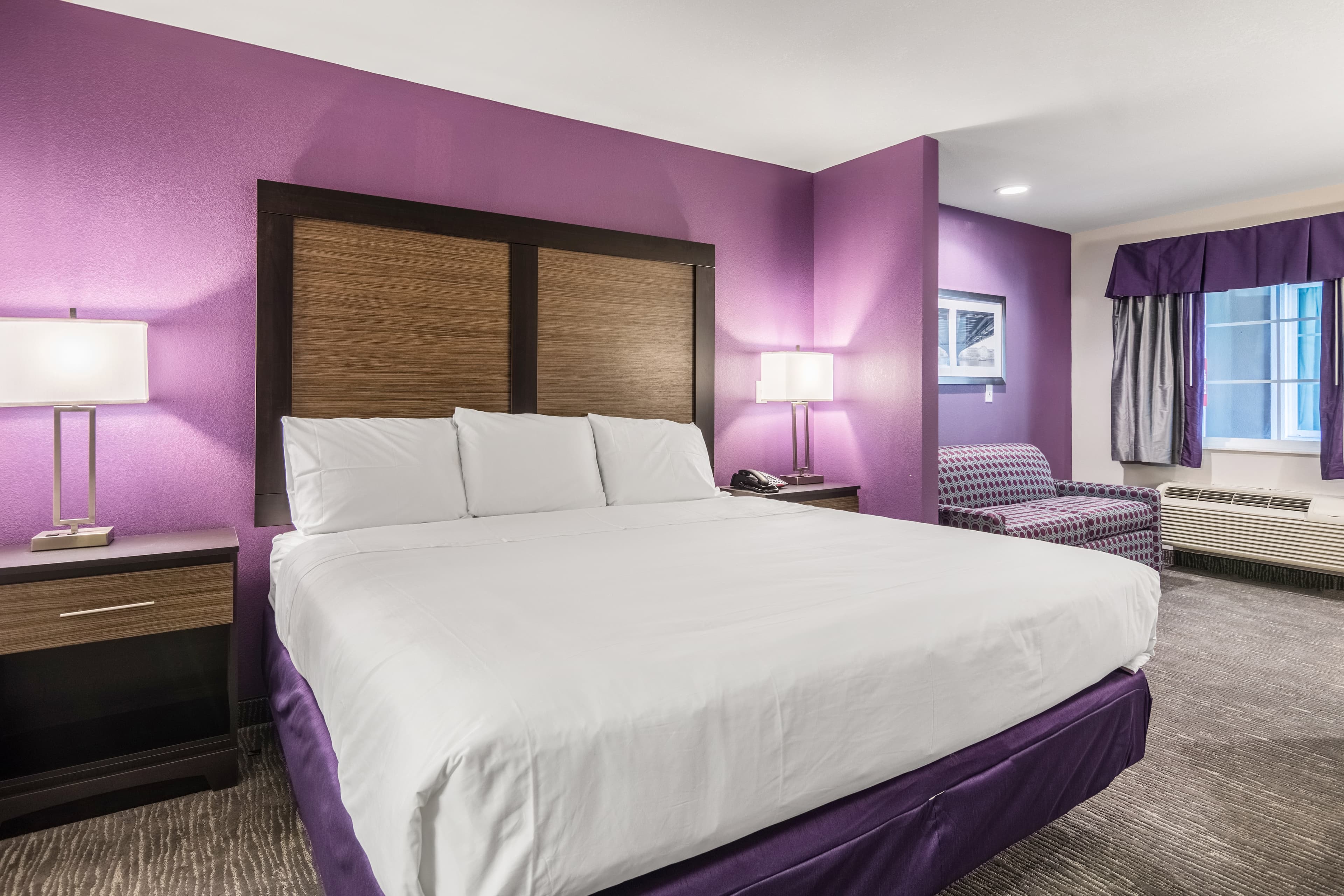 Econo Lodge Inn & Suites North Little Rock near Riverfront - Image 1