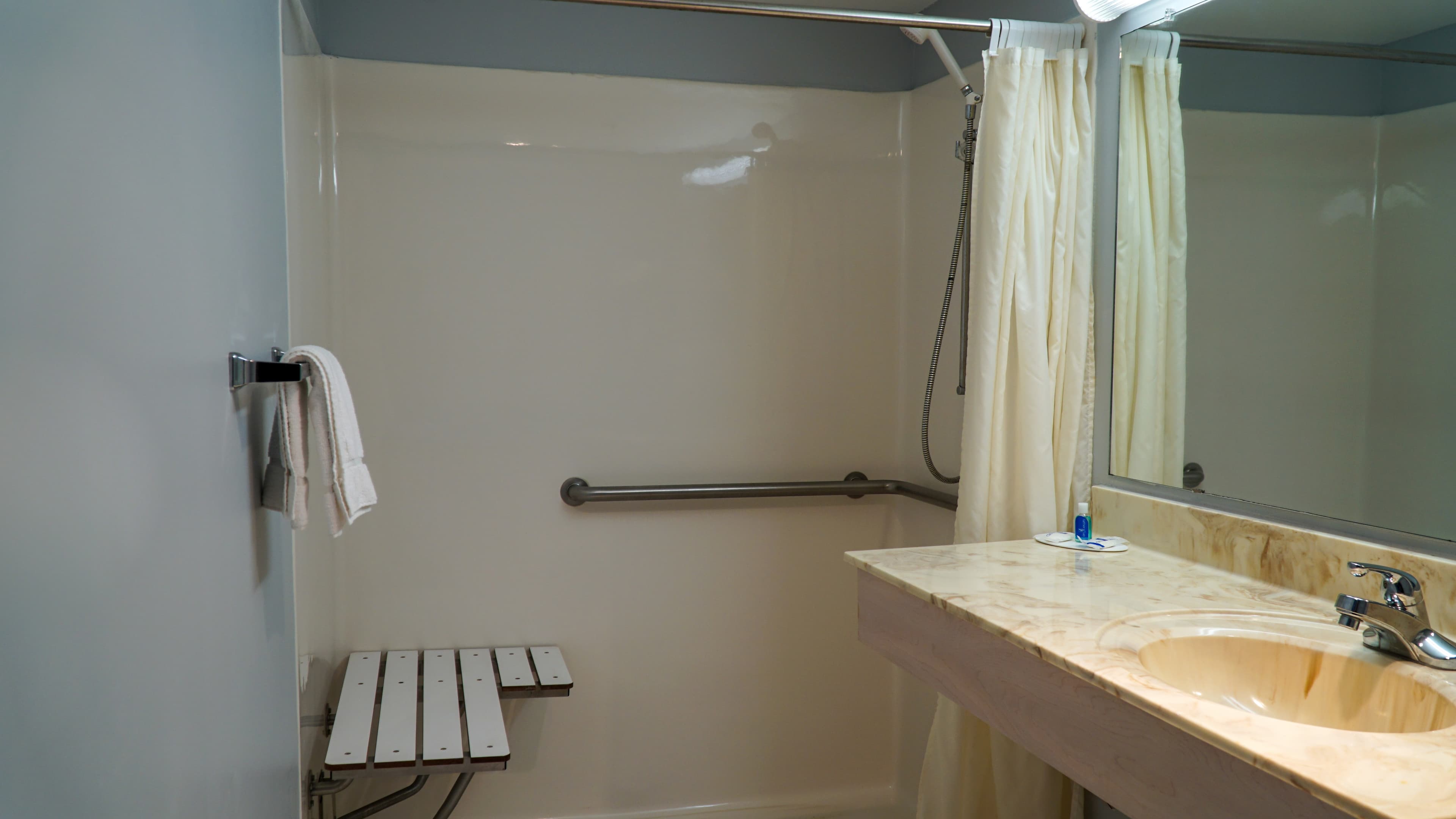 Rodeway Inn Beebe - Image 5