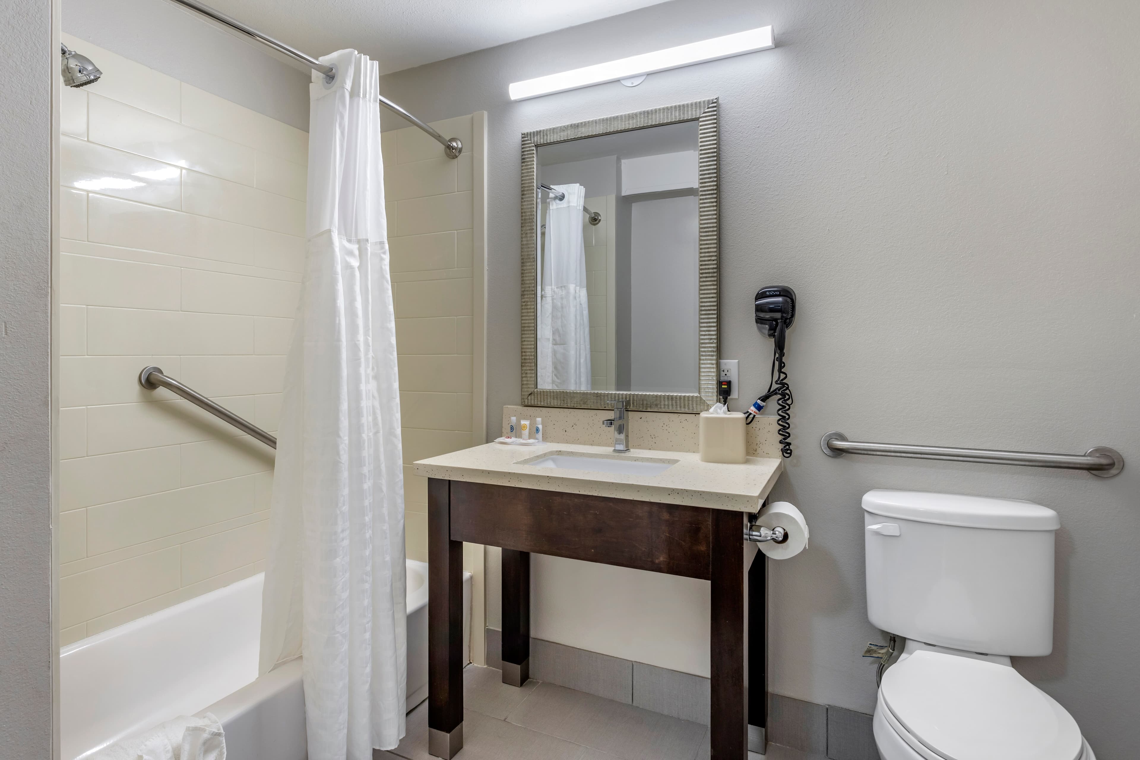Comfort Inn & Suites North Little Rock JFK Blvd - Image 5