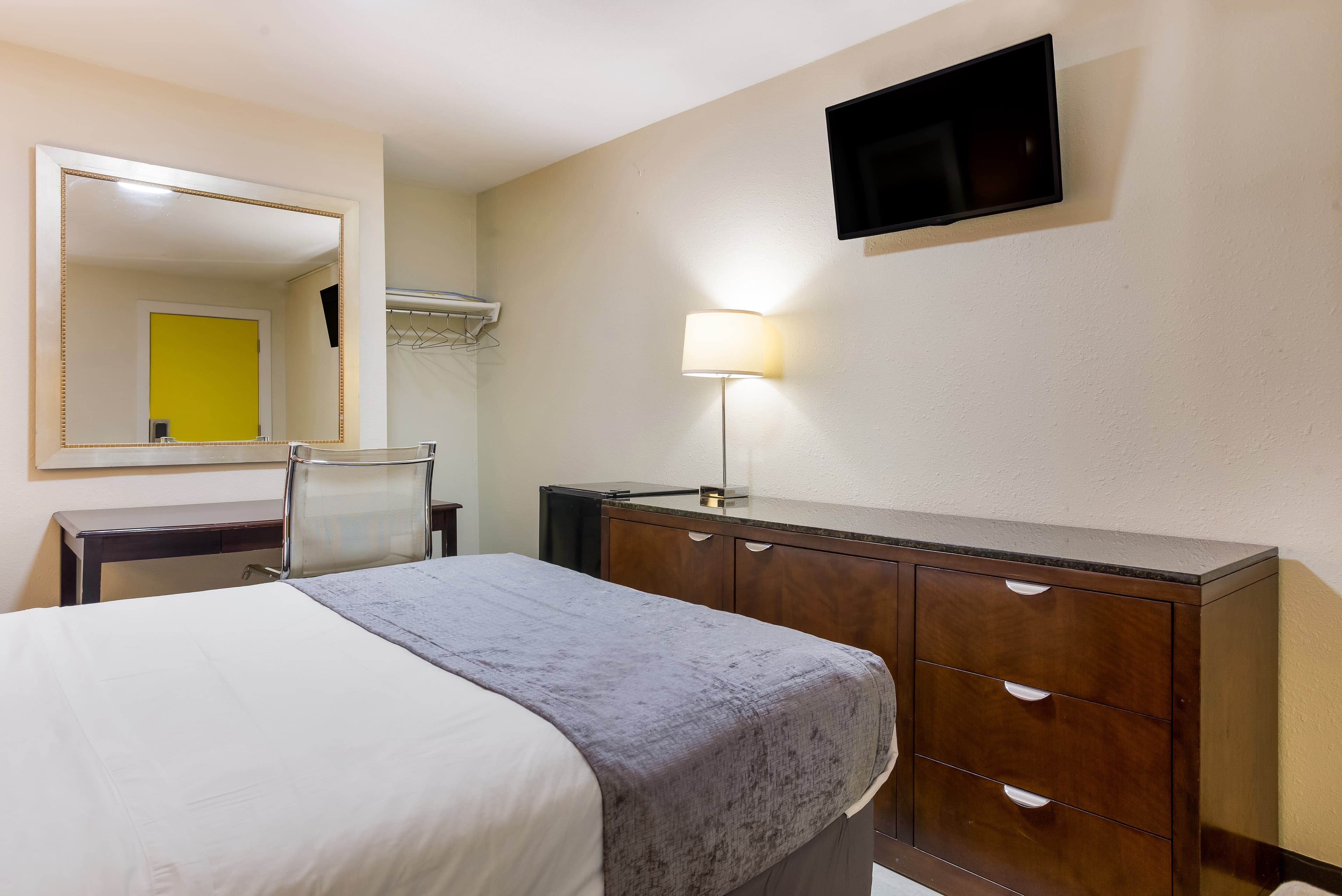 Rodeway Inn Berryville - Image 3