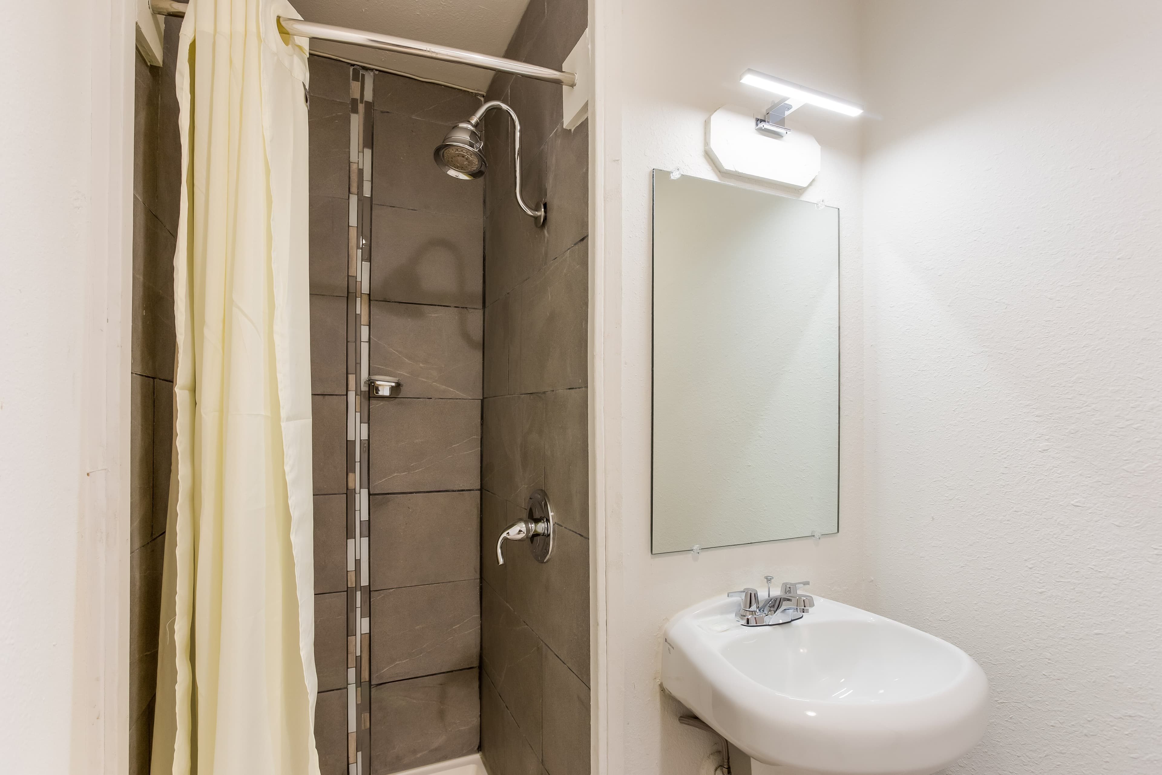 Rodeway Inn Berryville - Image 5
