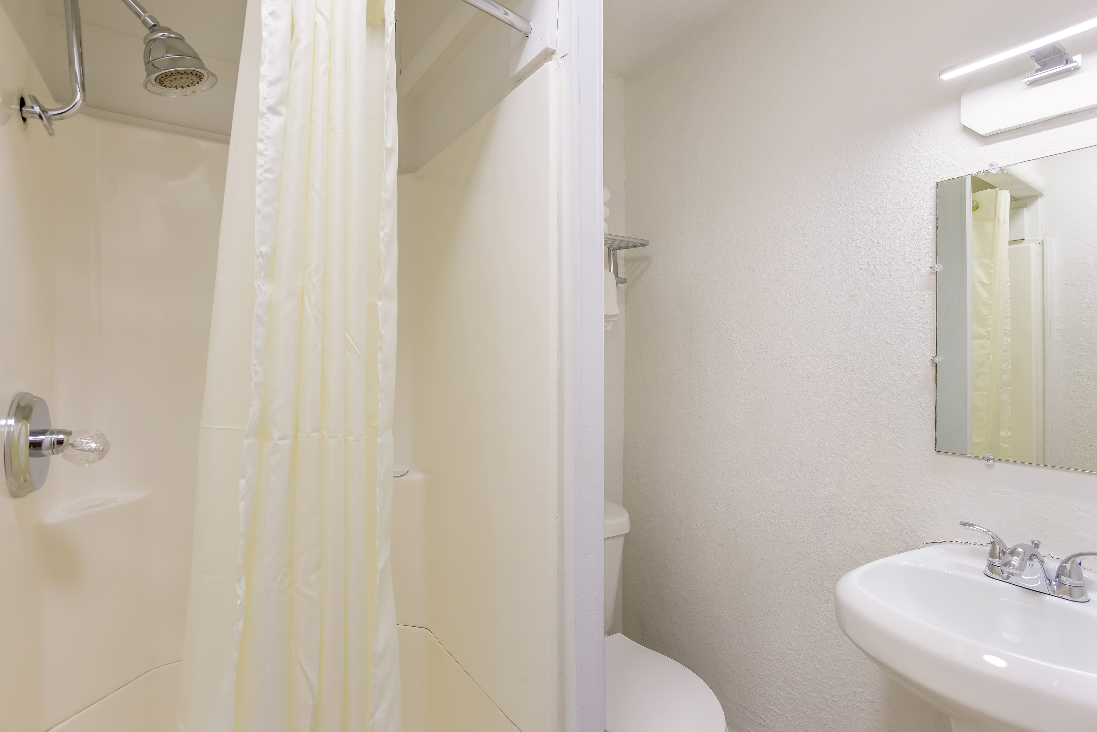Rodeway Inn Berryville — 10