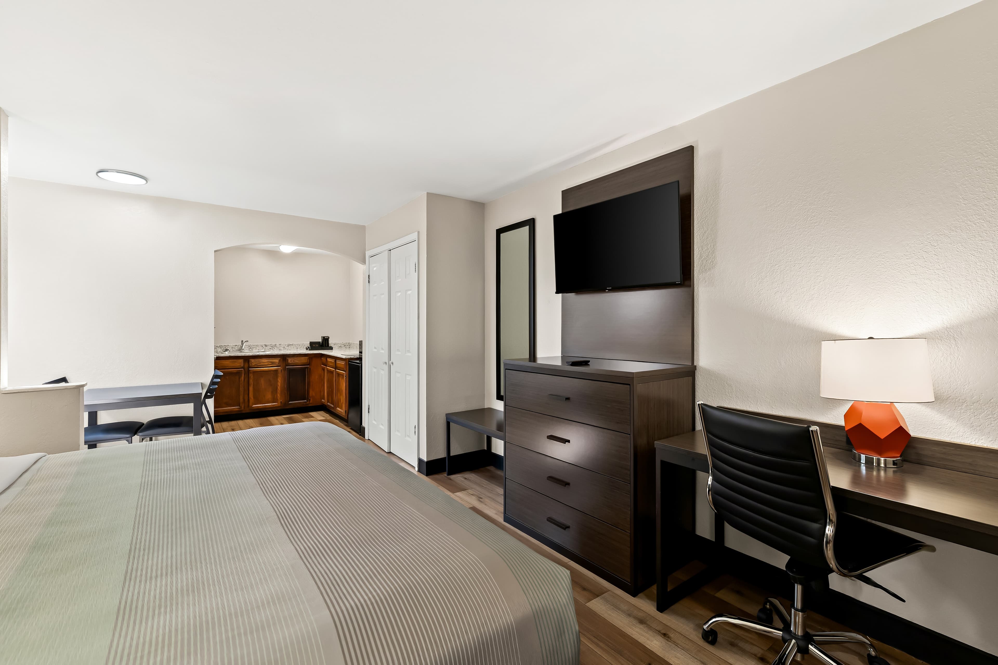 Quality Inn & Suites Dumas — 8