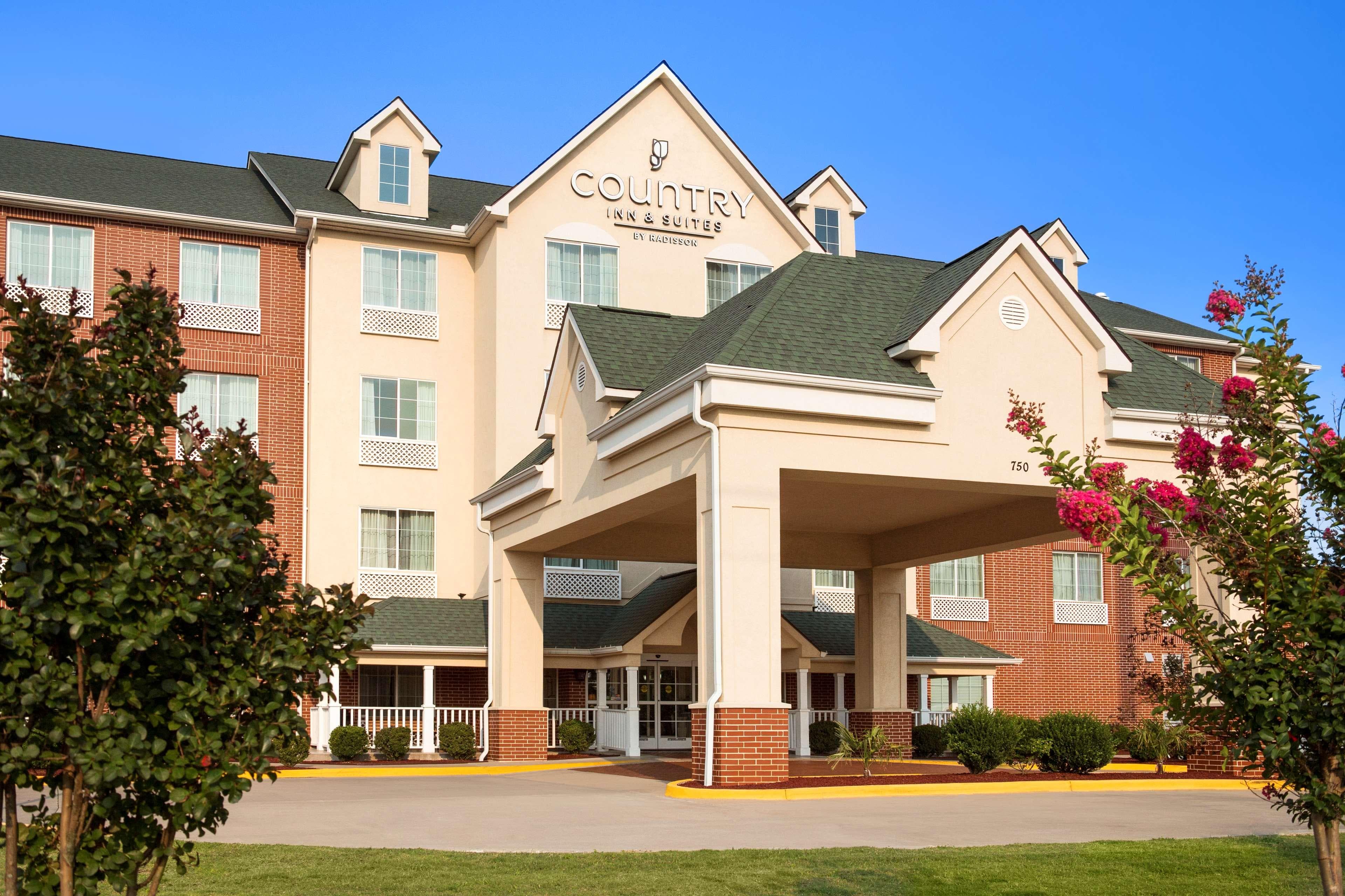 Country Inn & Suites by Radisson, Conway, AR - Image 1