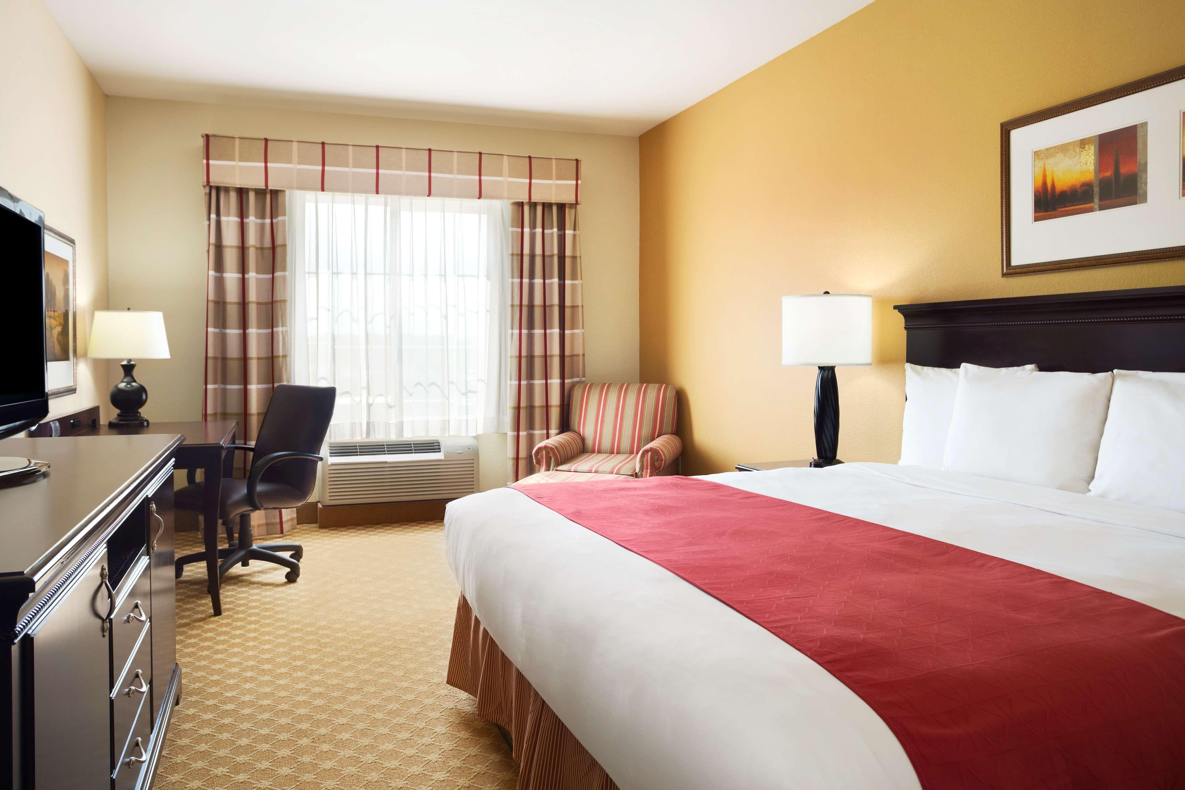 Country Inn & Suites by Radisson, Conway, AR - Image 2