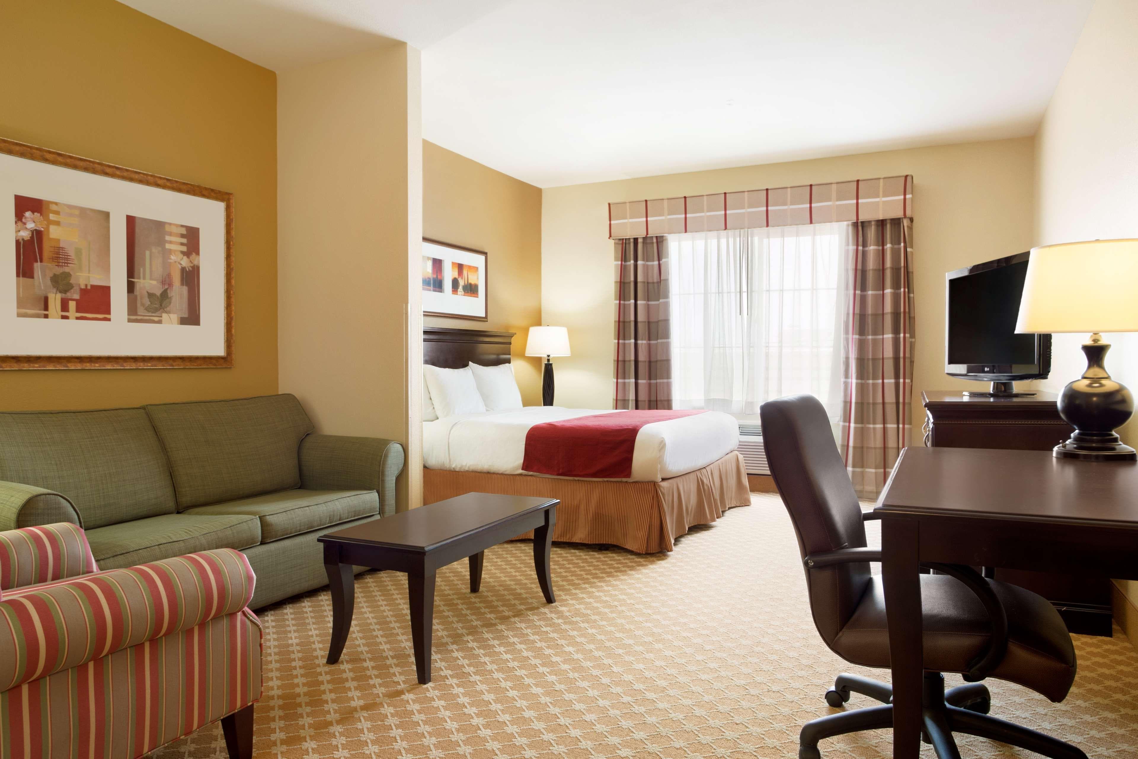 Country Inn & Suites by Radisson, Conway, AR - Image 4