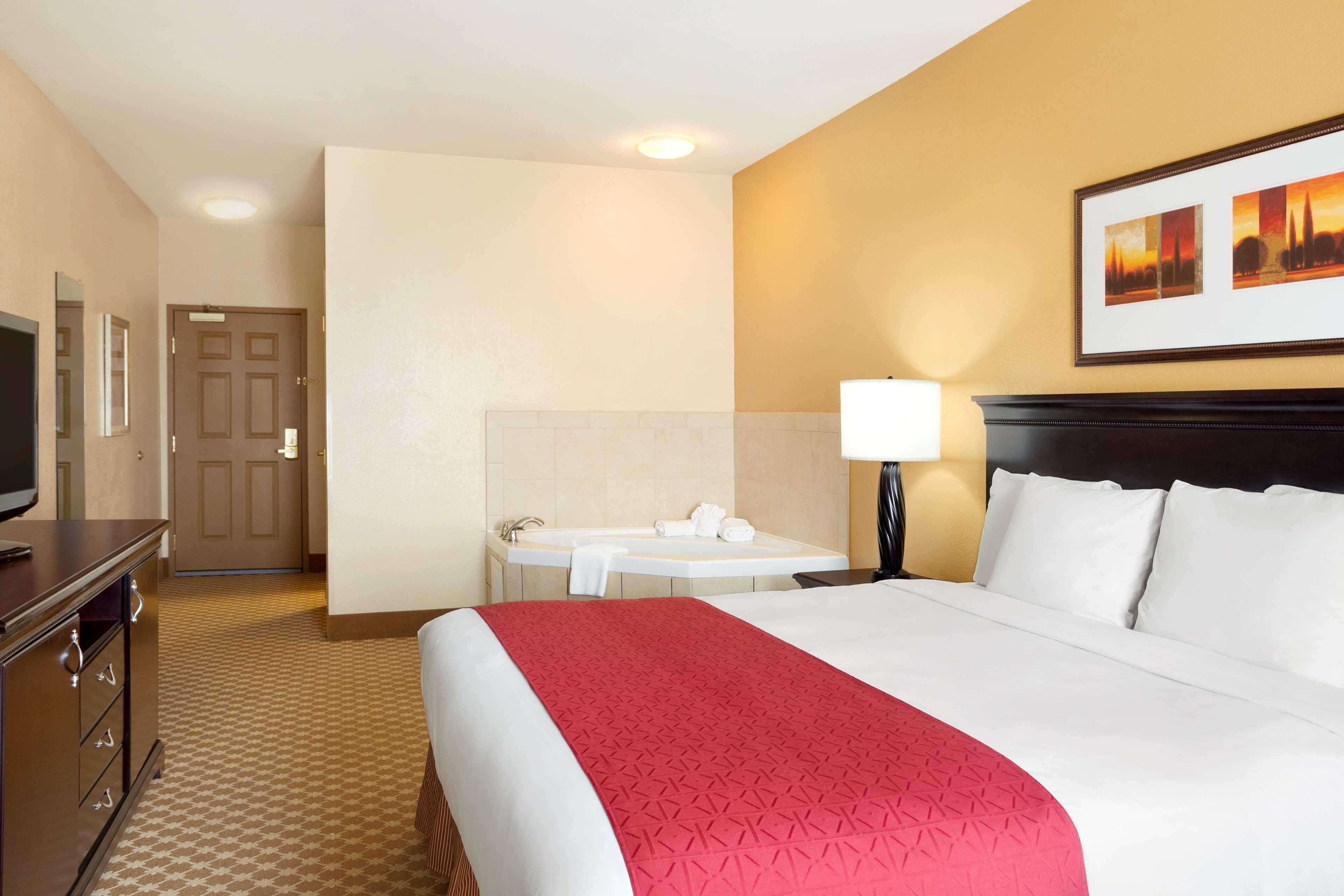 Country Inn & Suites by Radisson, Conway, AR — 7