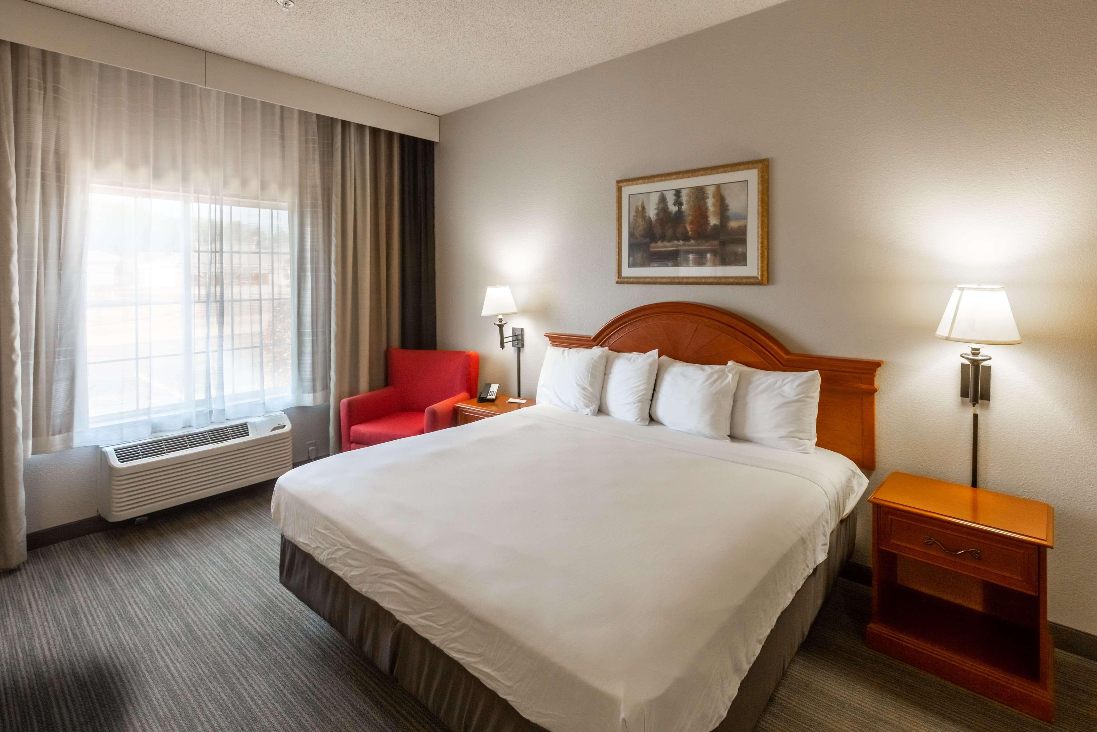 Country Inn & Suites by Radisson, El Dorado, AR - Image 2