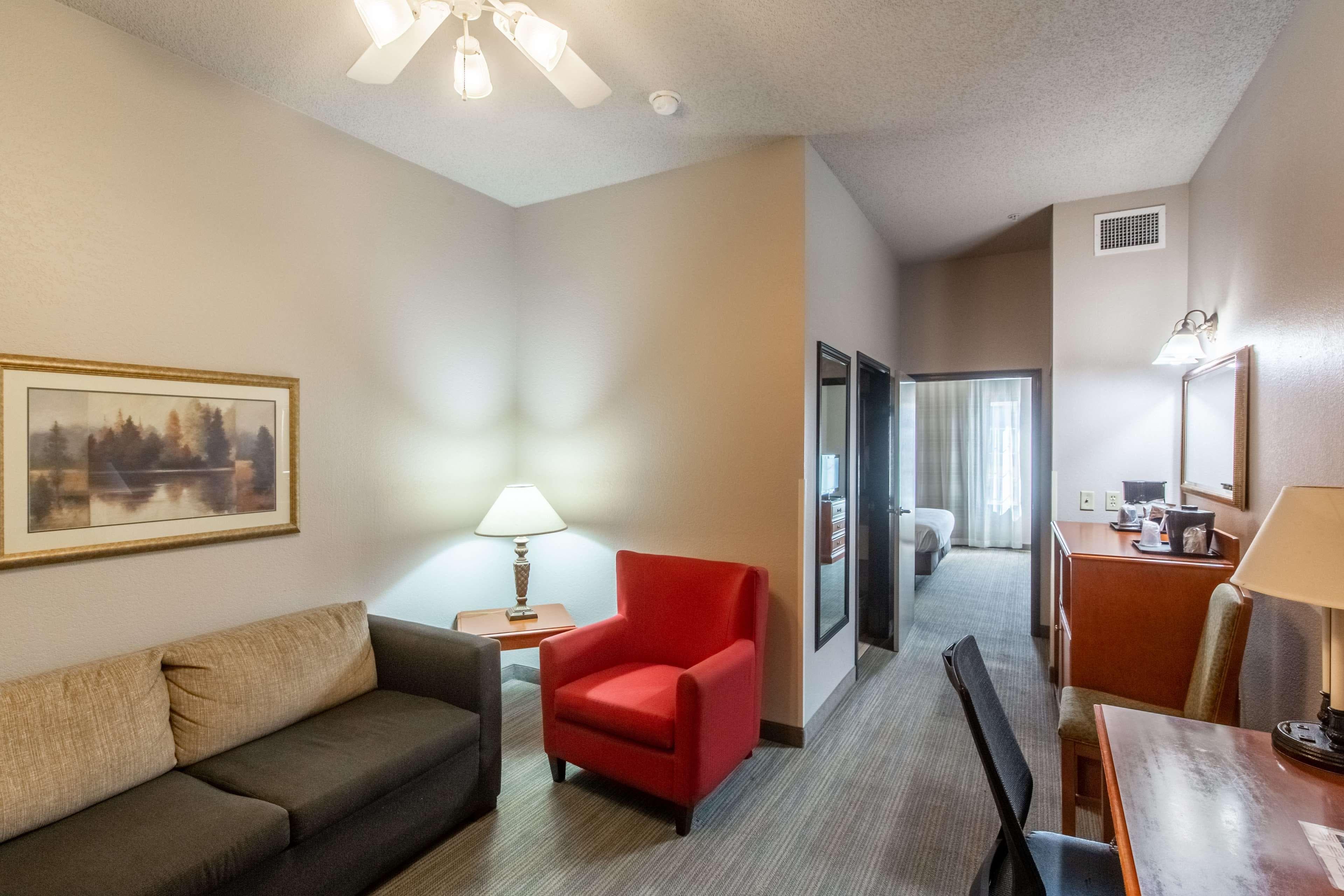 Country Inn & Suites by Radisson, El Dorado, AR - Image 3