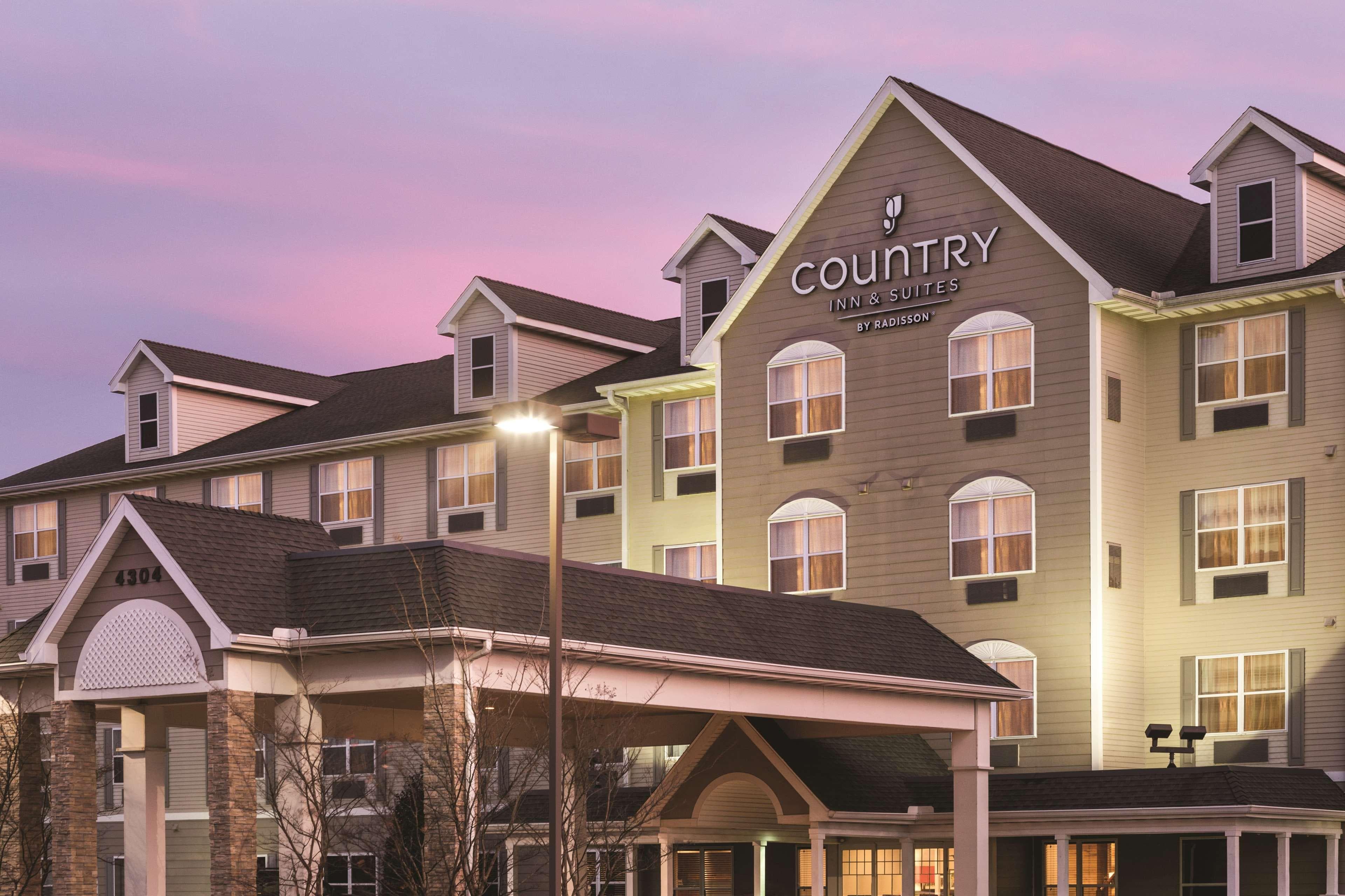 Country Inn & Suites by Radisson, Bentonville South - Rogers, AR - Image 1