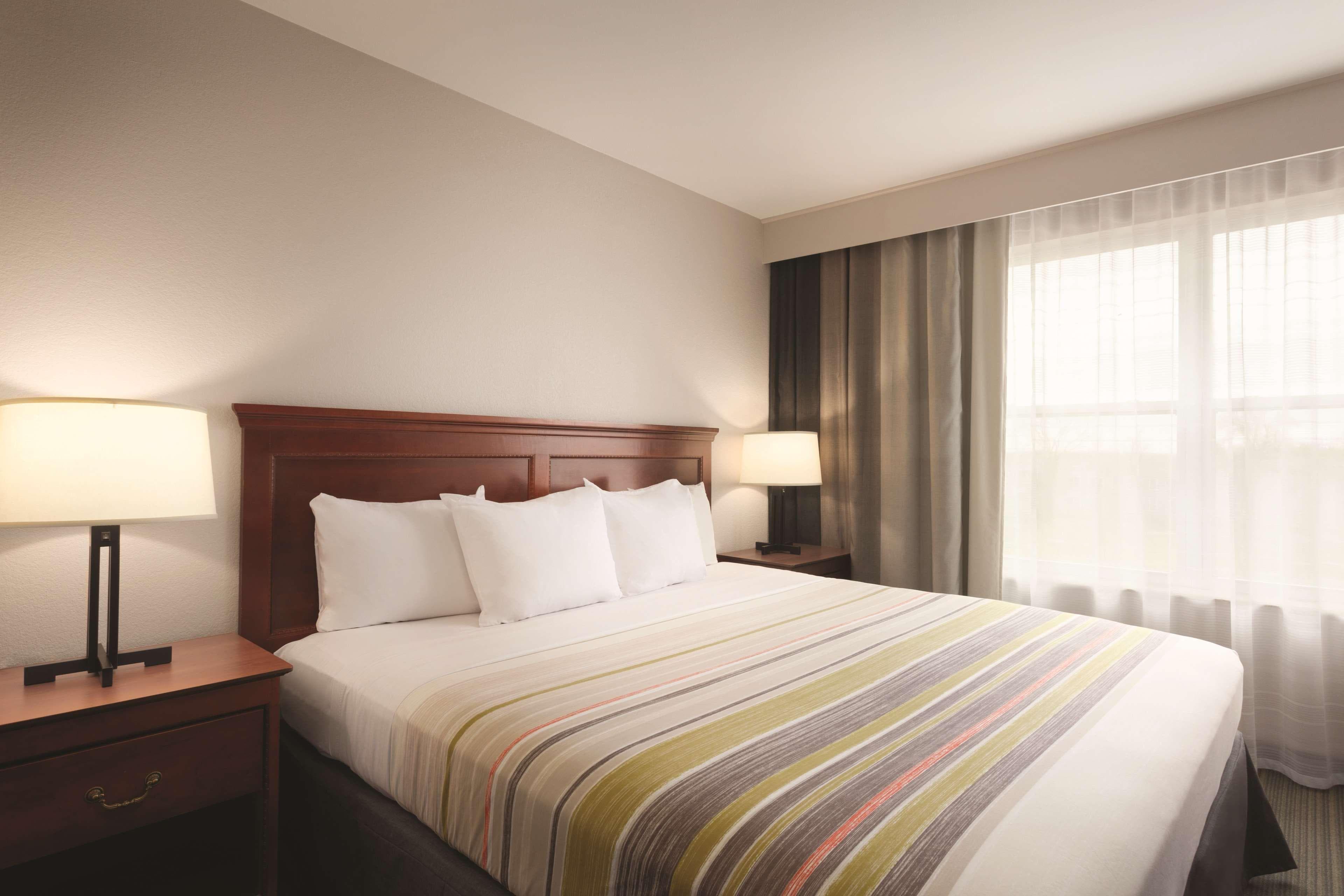 Country Inn & Suites by Radisson, Bentonville South - Rogers, AR - Image 2