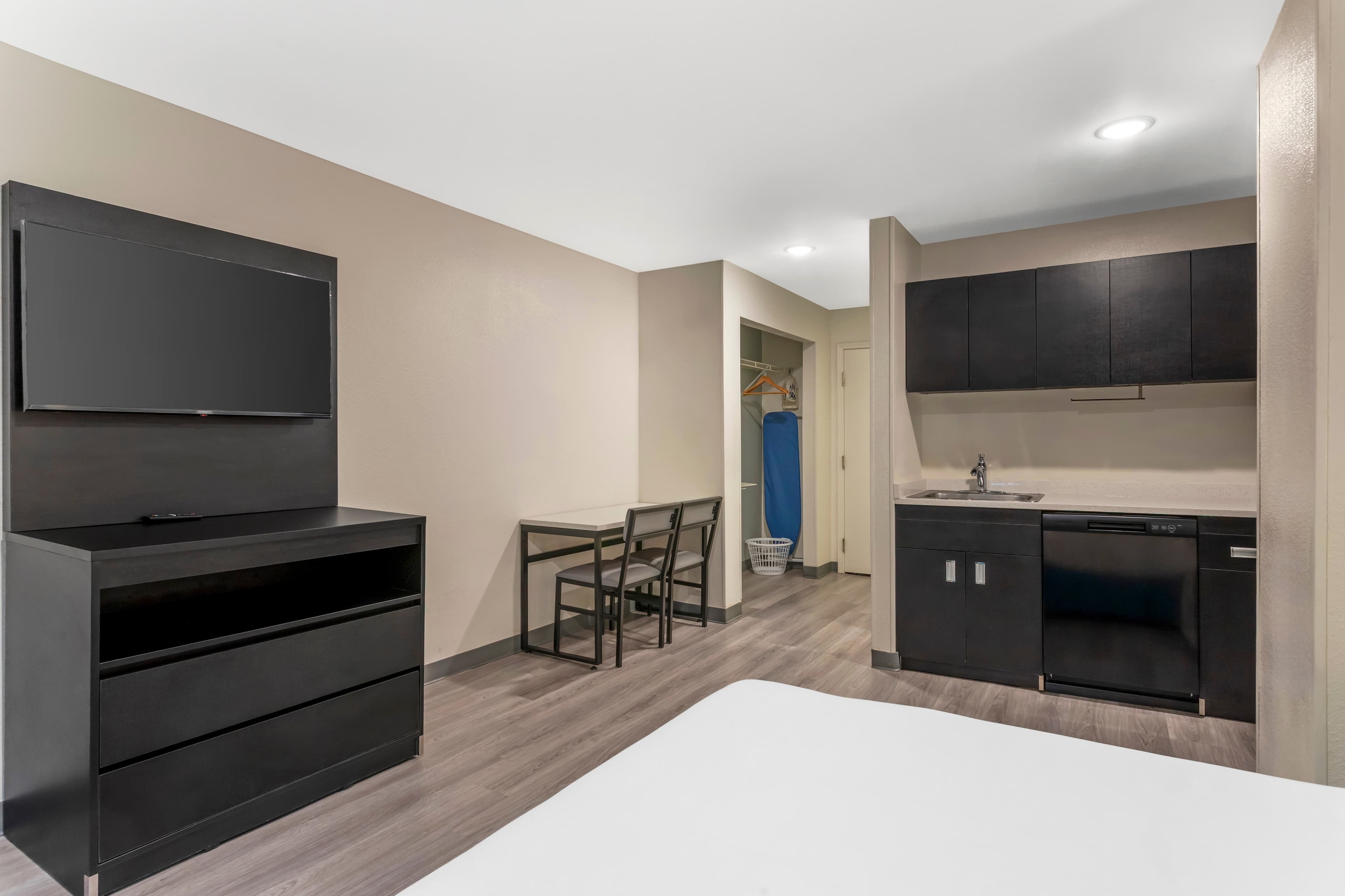 MainStay Suites Little Rock West Near Medical Centers - Image 3