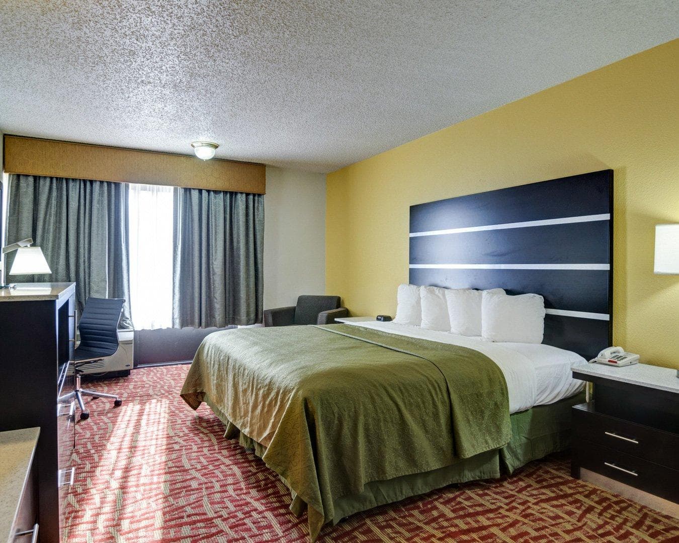 Quality Inn Fort Smith I-540 - Image 2