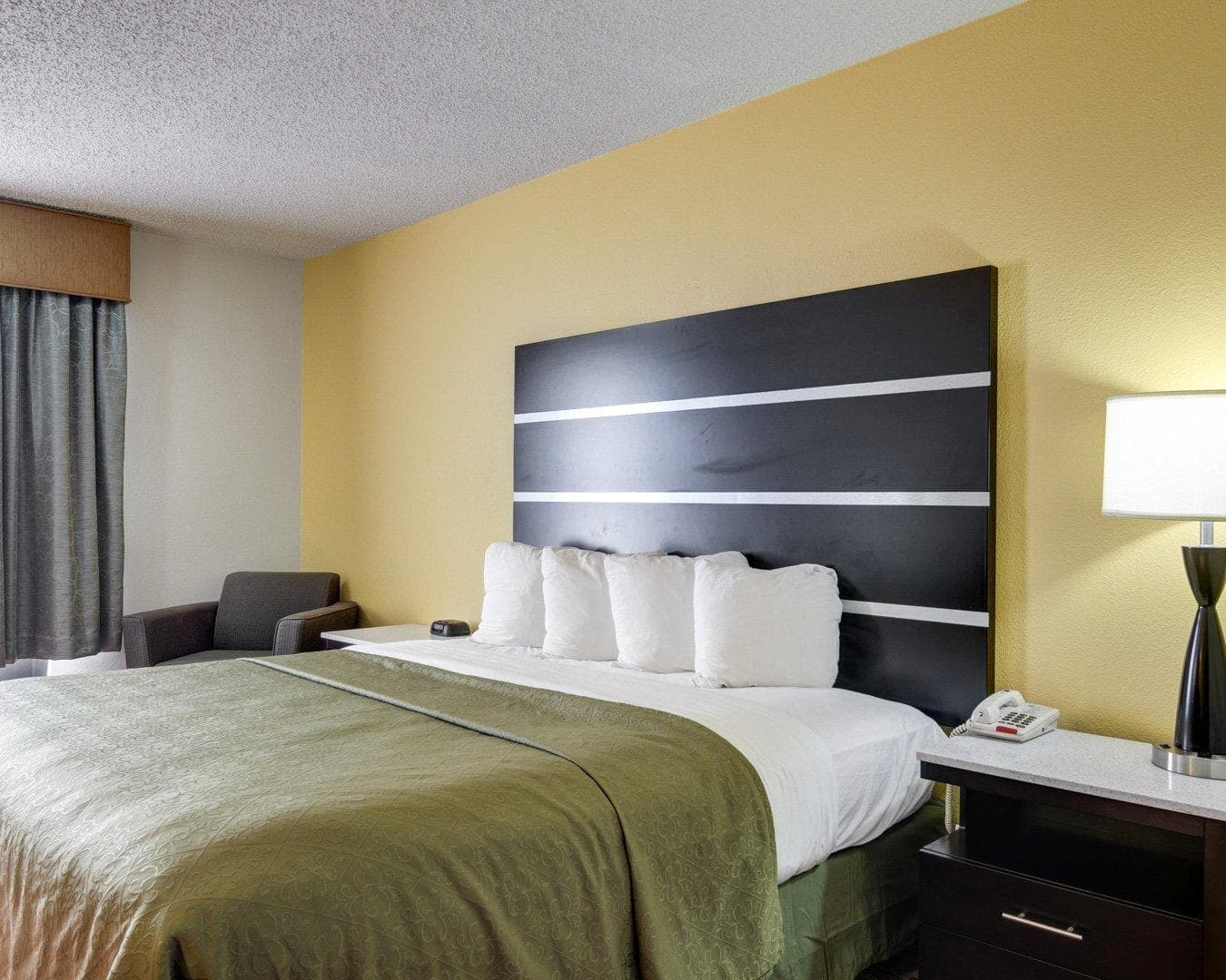 Quality Inn Fort Smith I-540 - Image 4