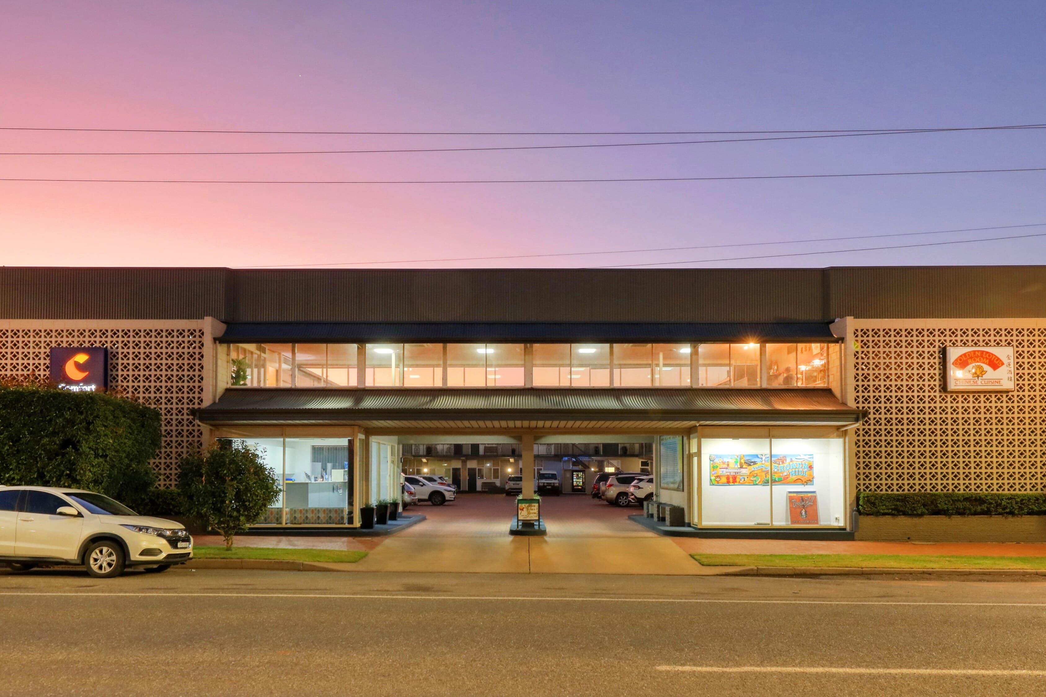Comfort Inn Crystal - Image 1