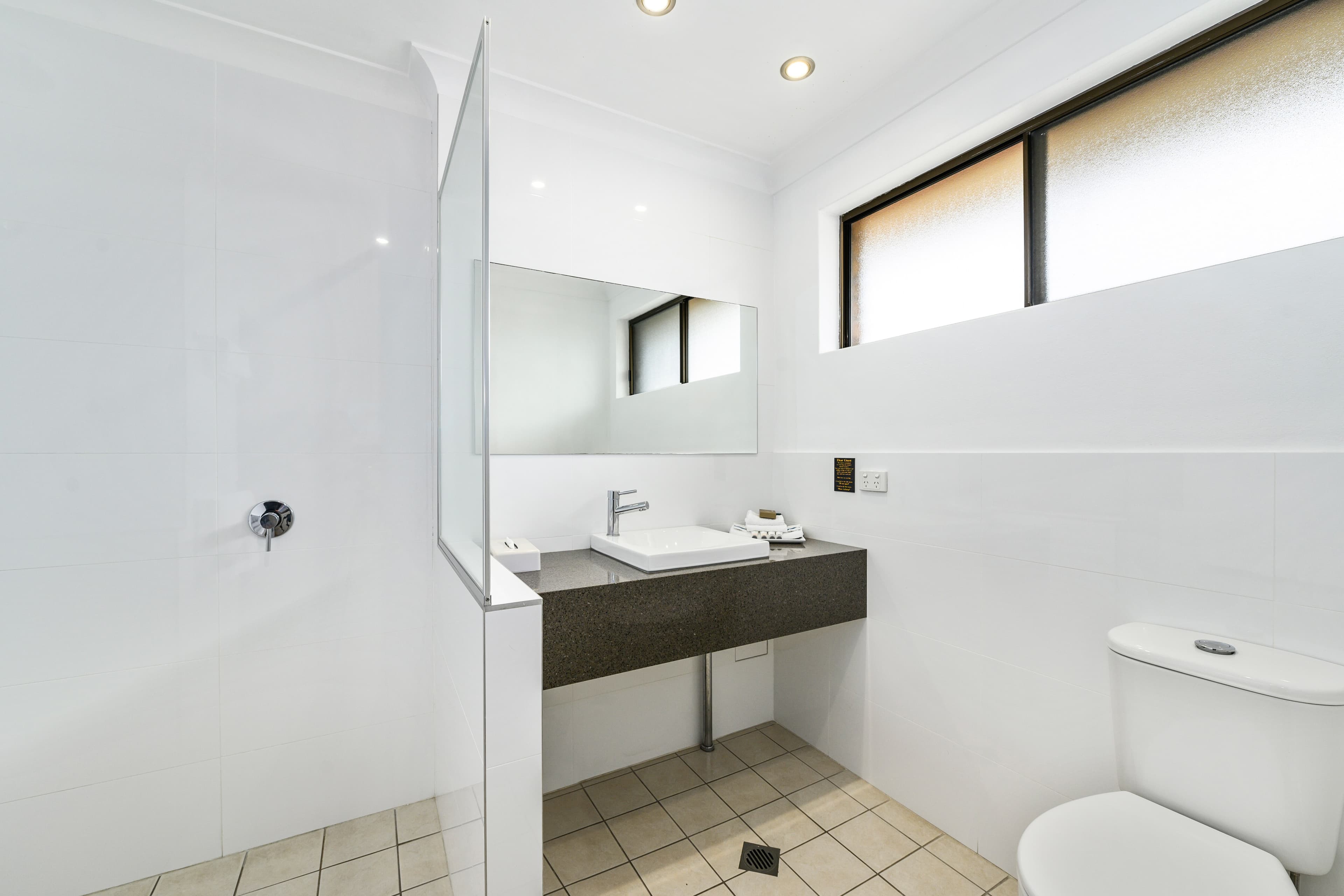 Quality Hotel City Centre - Image 3