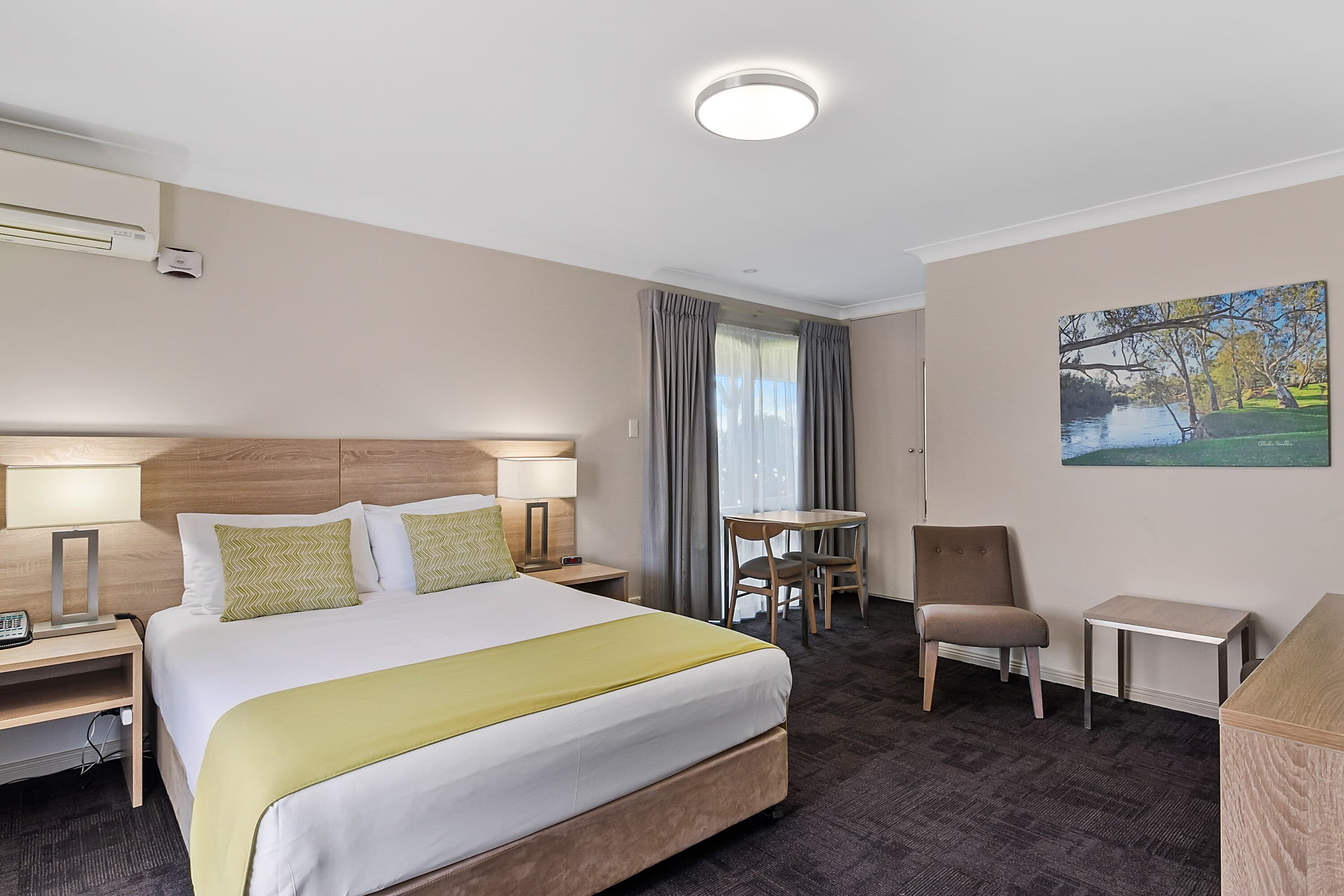 Quality Inn Carriage House - Image 2