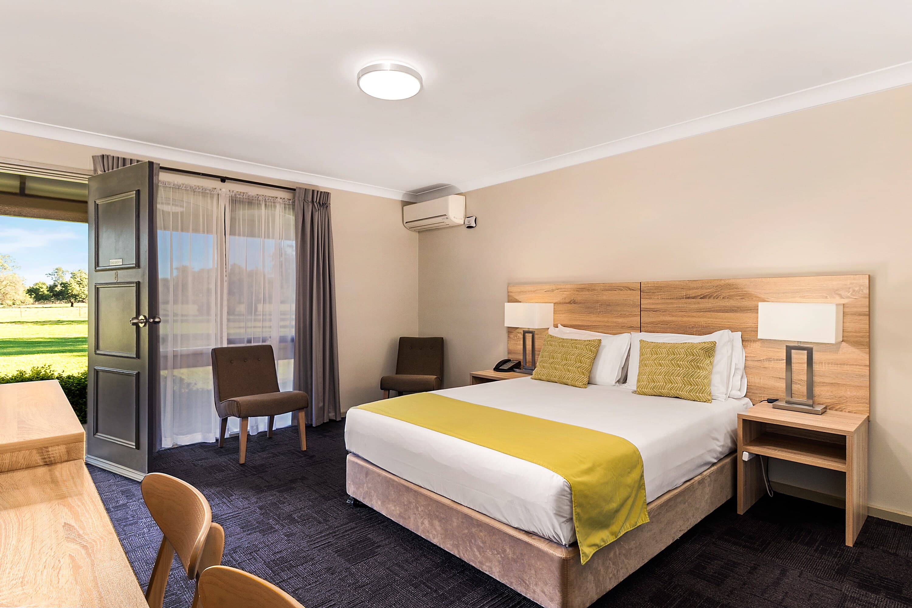 Quality Inn Carriage House - Image 3