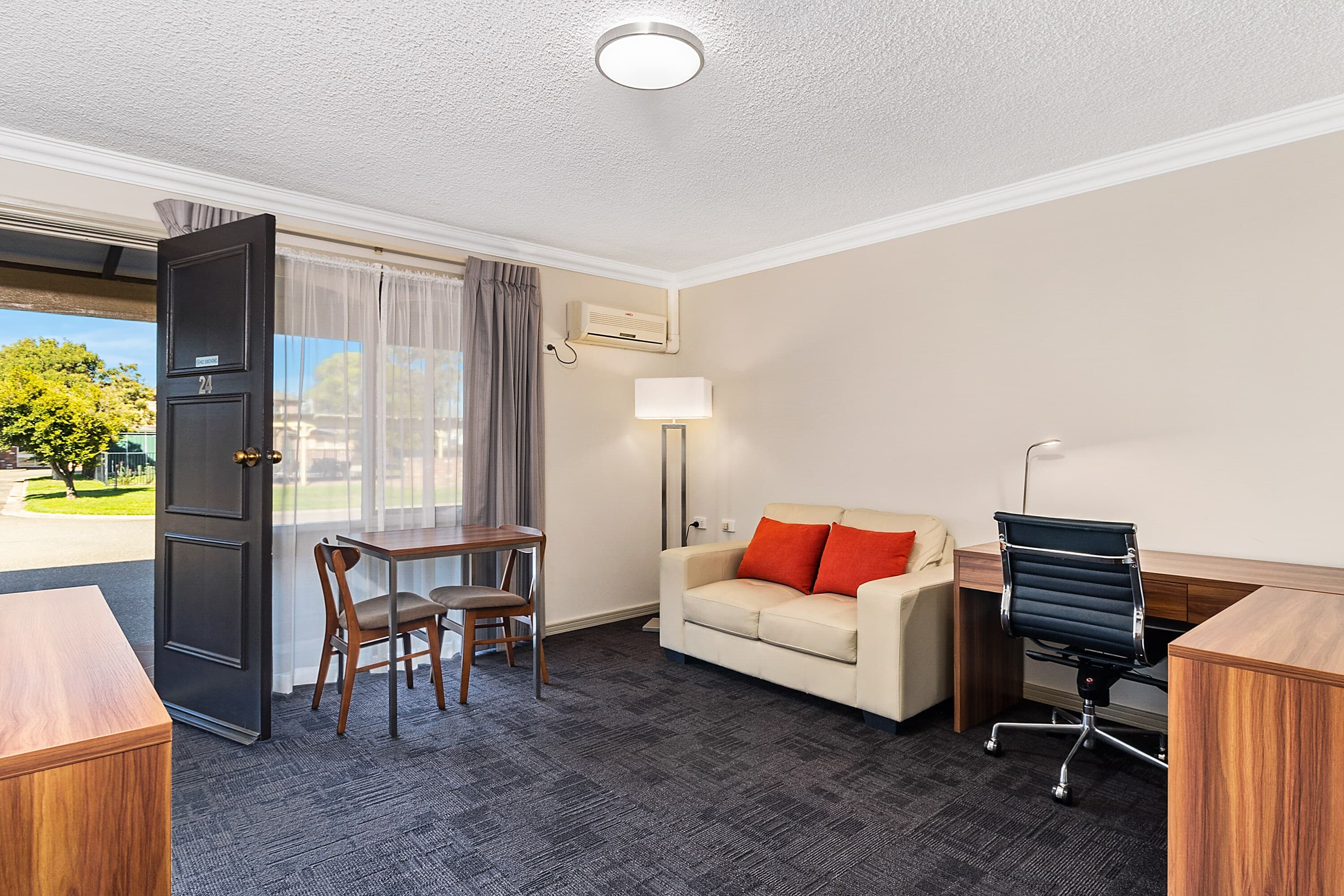 Quality Inn Carriage House — 10