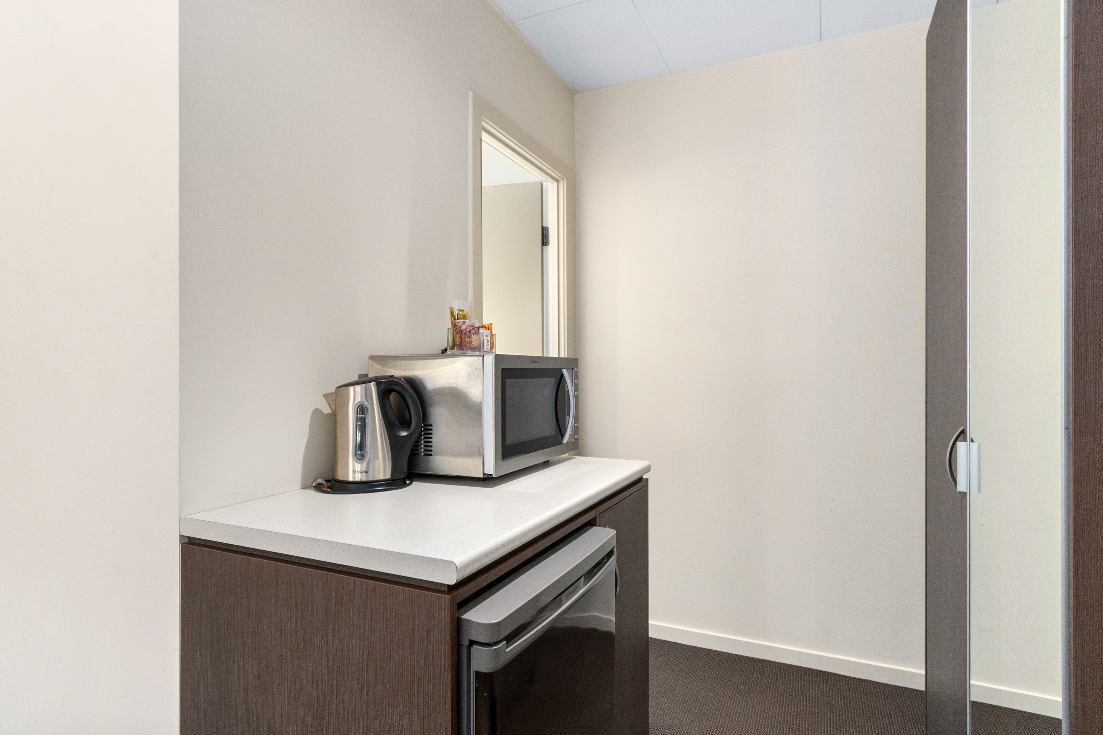 Quality Hotel Robertson Gardens - Image 2