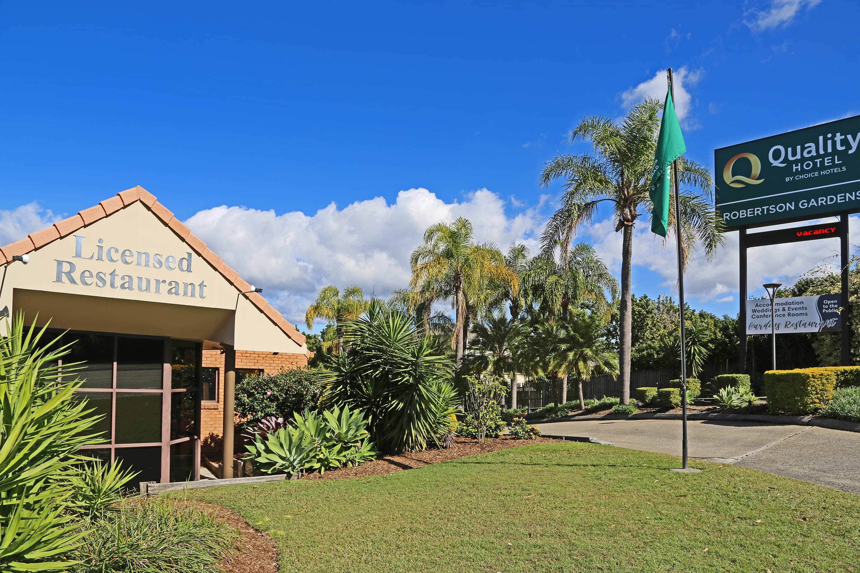 Quality Hotel Robertson Gardens - Image 1