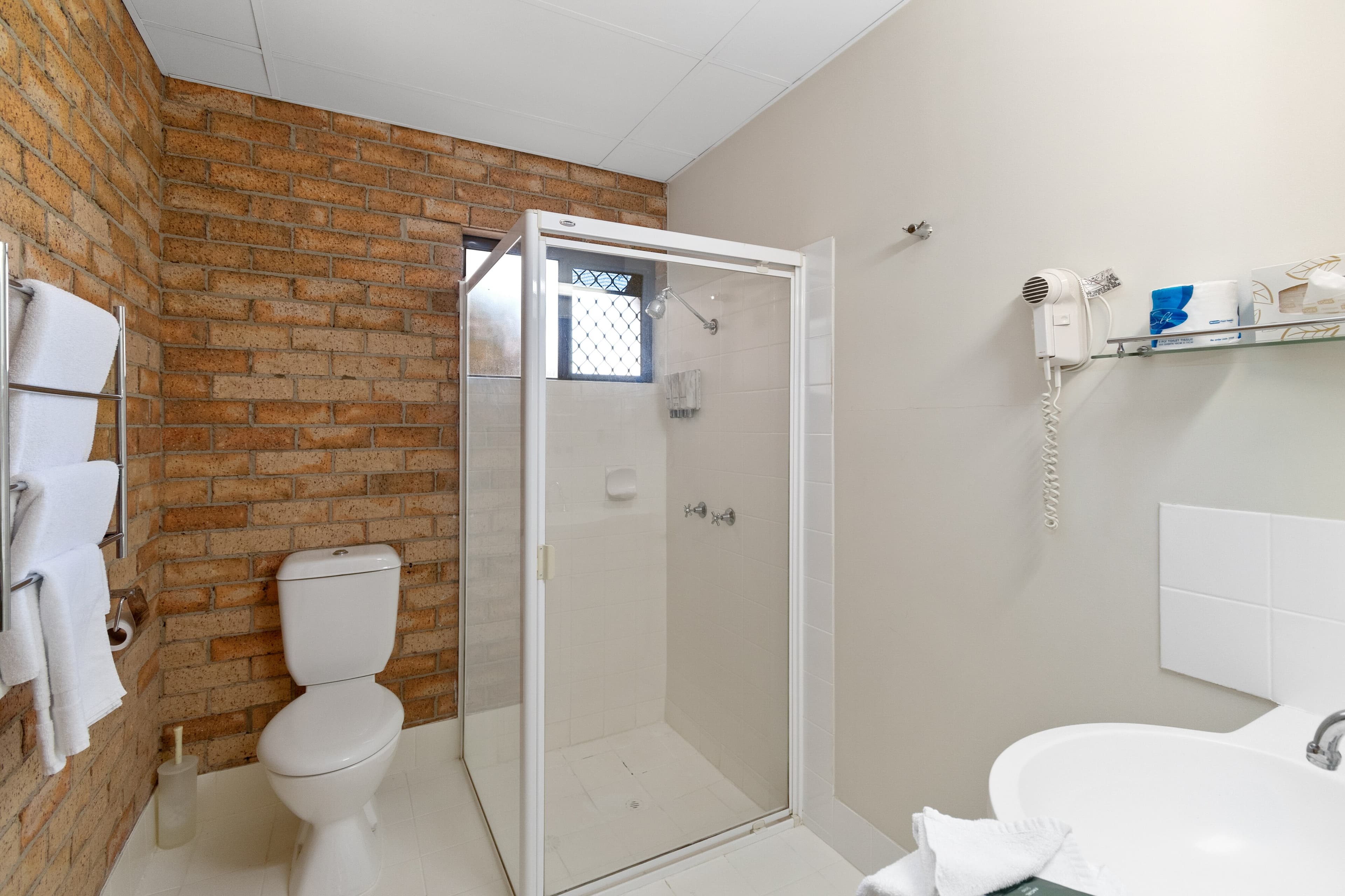 Quality Hotel Robertson Gardens — 19