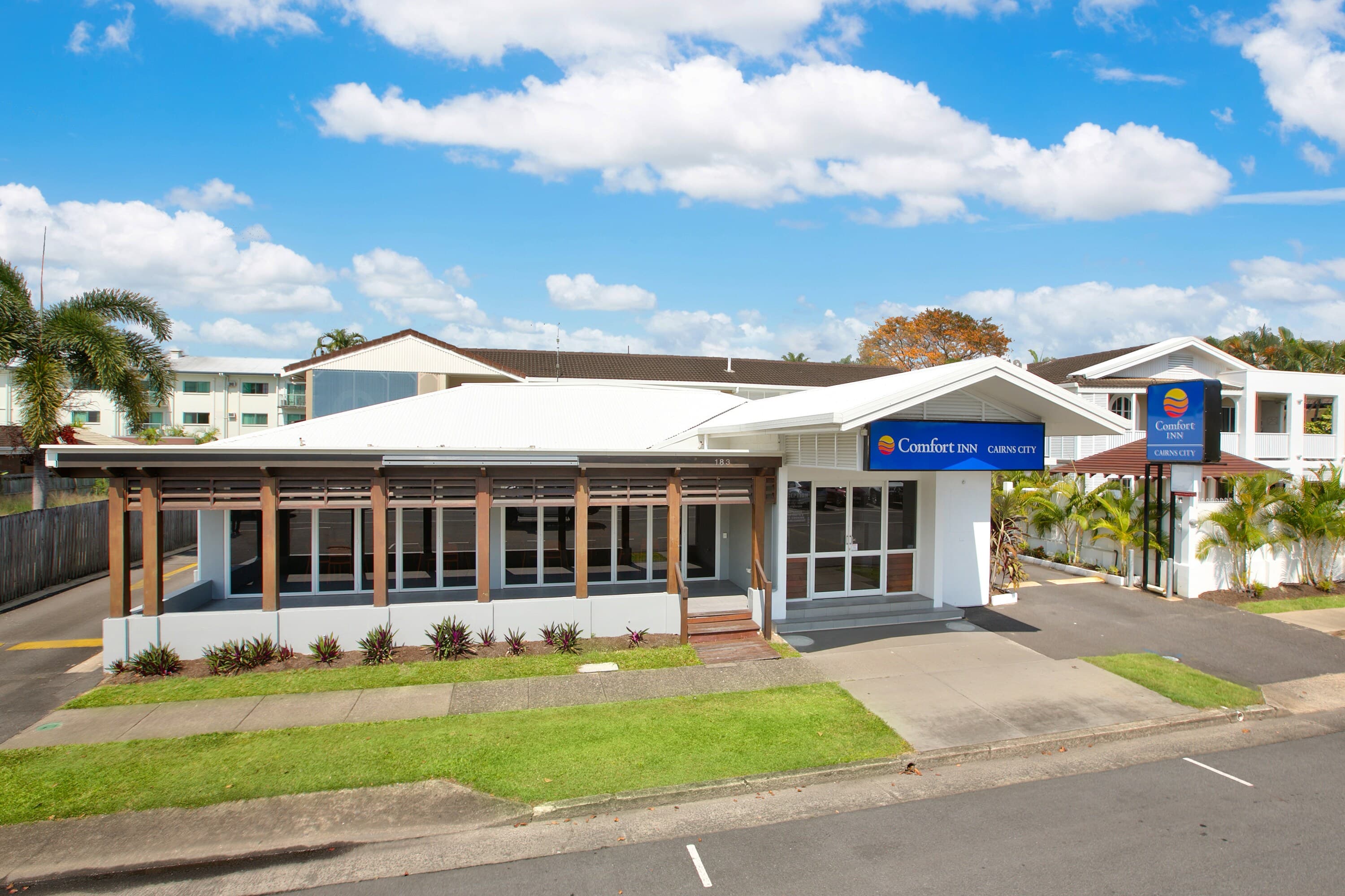 Comfort Inn Cairns City - Image 1