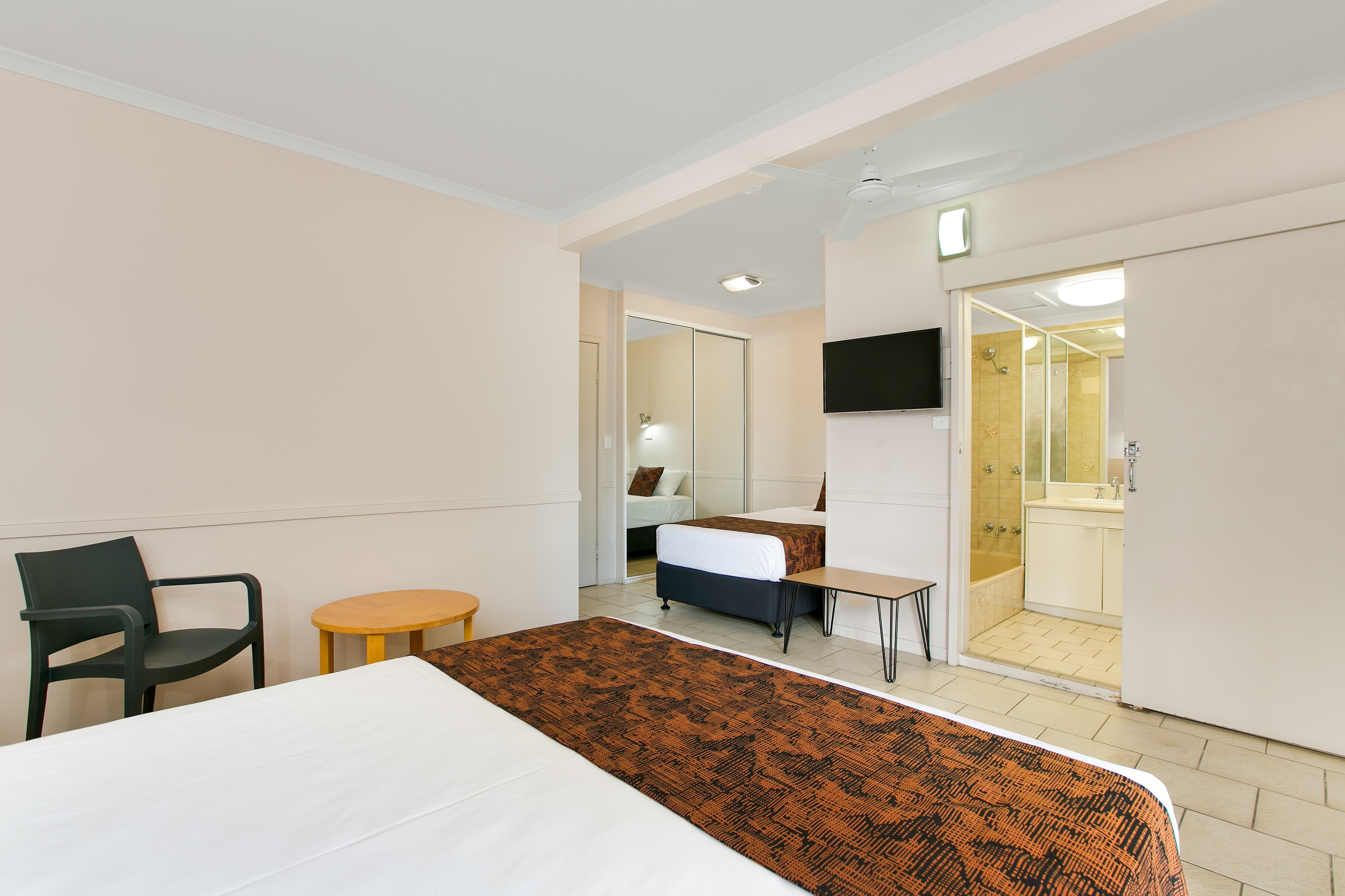 Comfort Inn Cairns City - Image 2