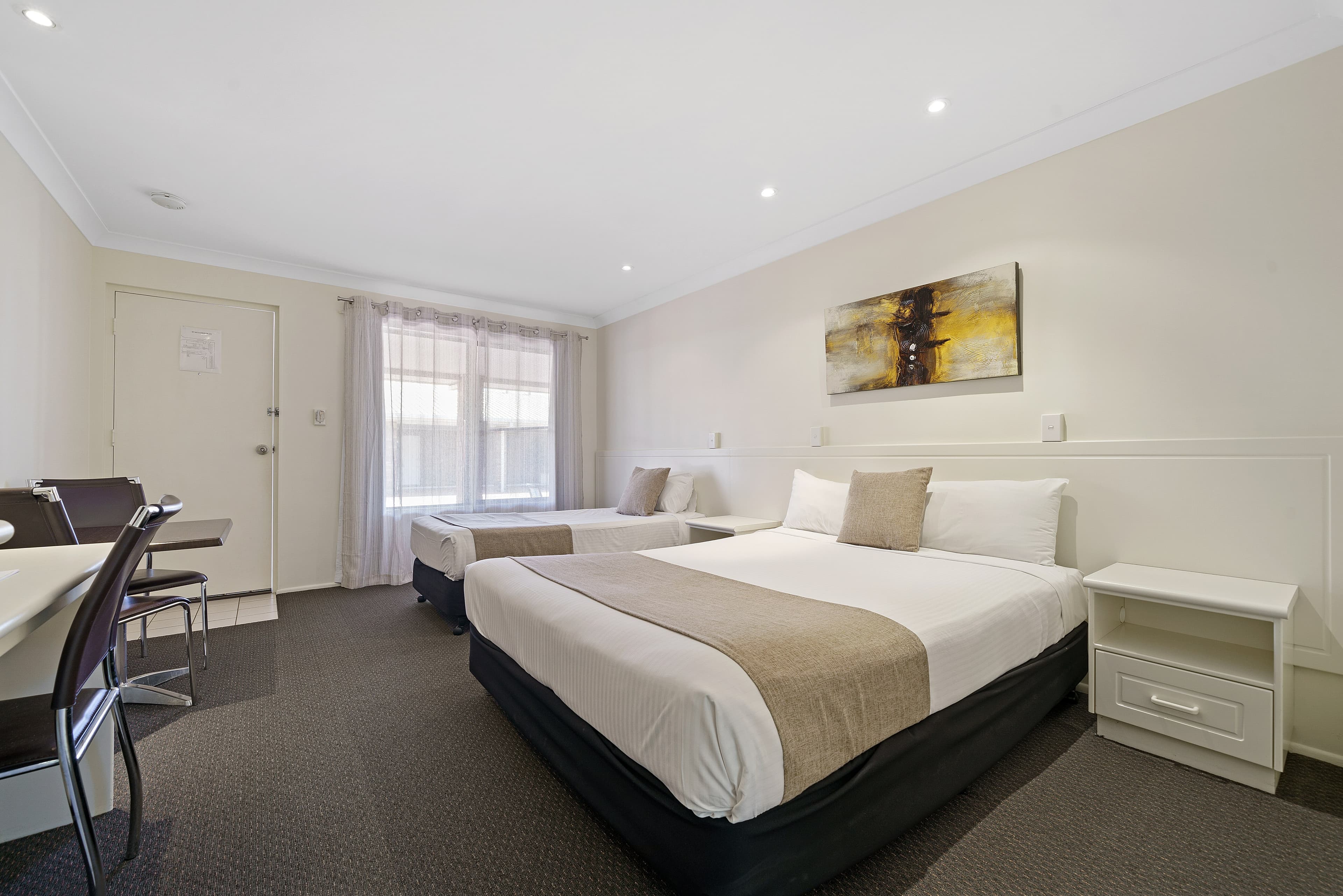 Comfort Inn Glenfield - Image 2