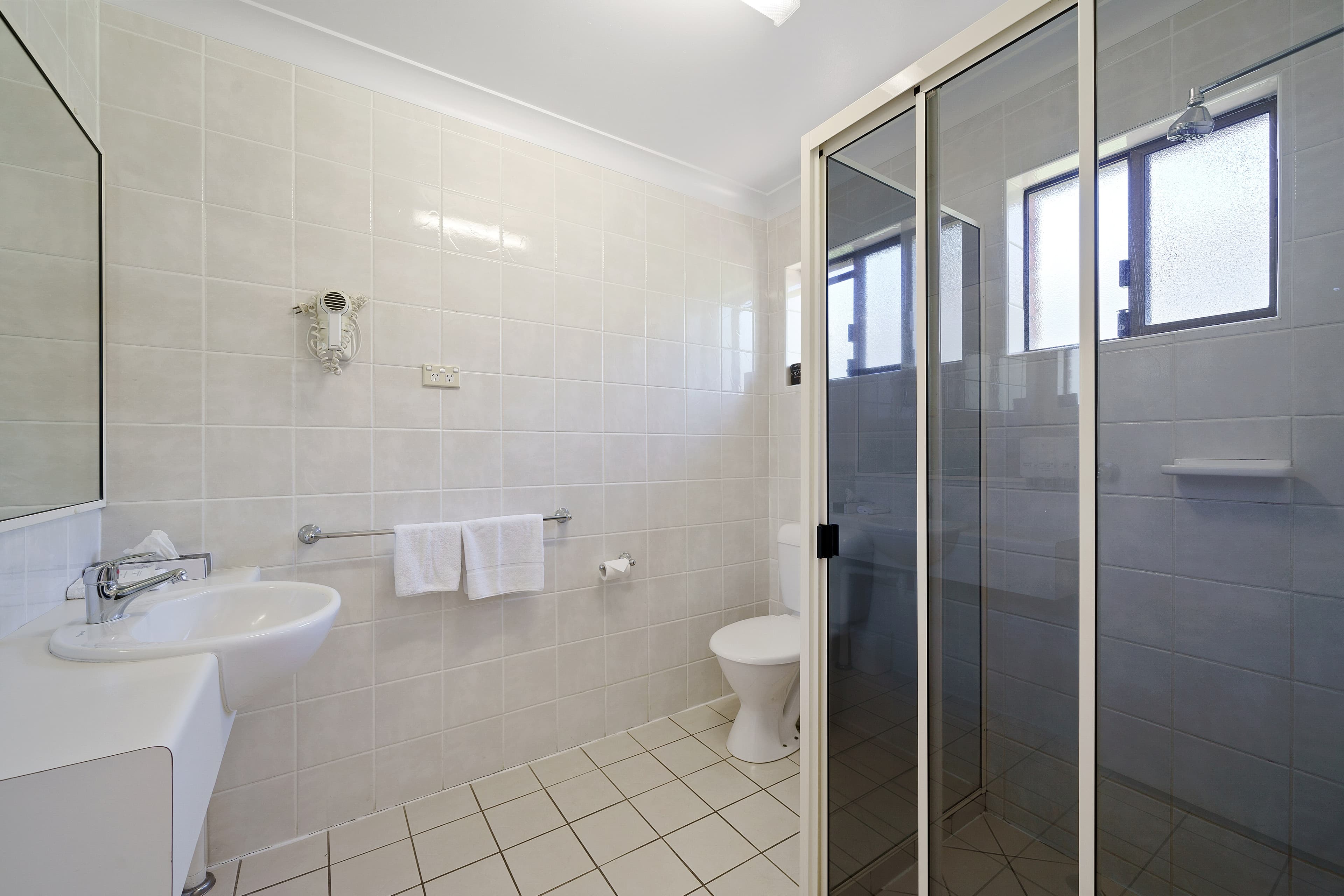 Comfort Inn Glenfield - Image 4